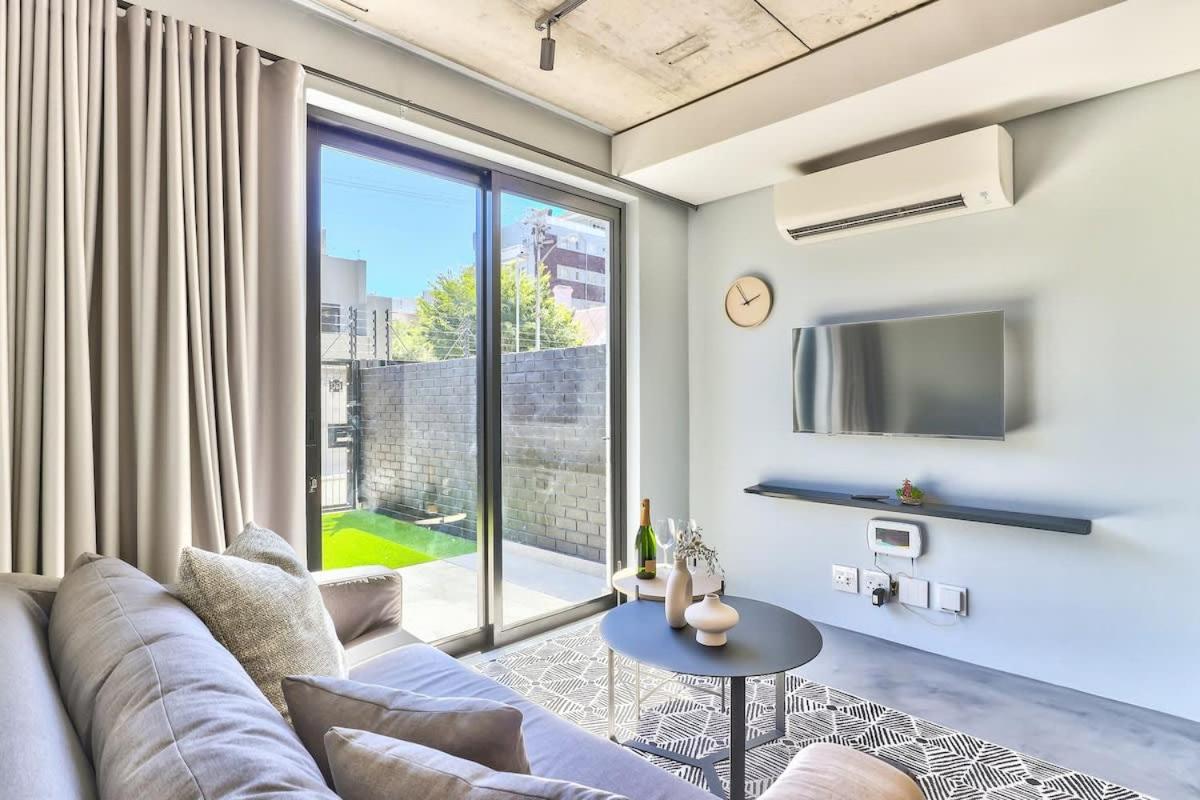 Secure Central Worker Bees luxury pad with pool view 3
