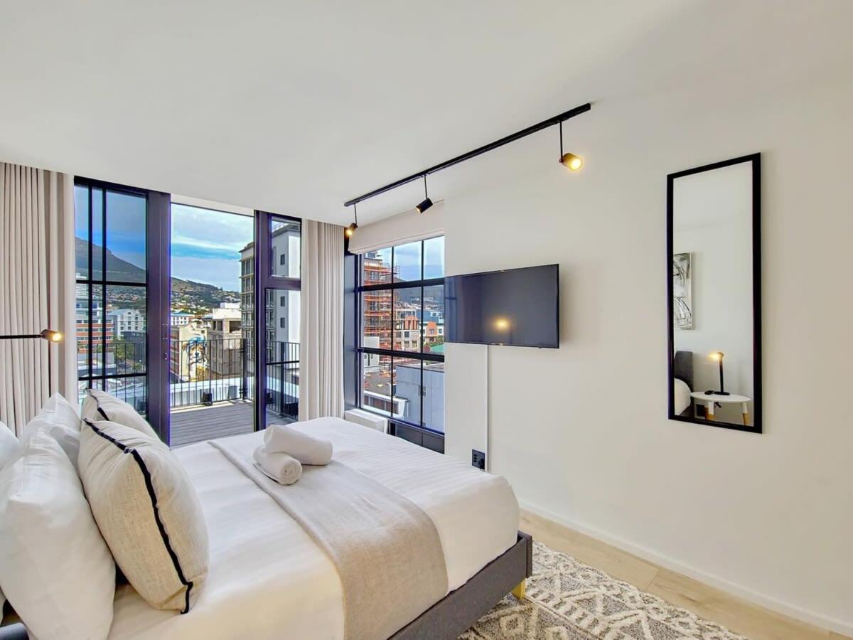 Bright natural light, secure, wifi,6th Floor views view 5