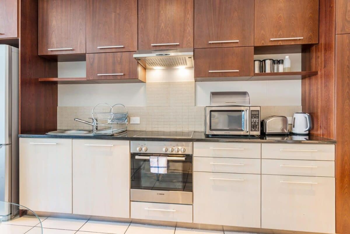 Studio with Fast WIFI in the Central Business District w Parking view 5