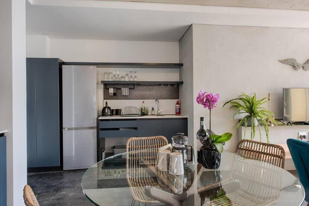 Modern Bo-Kaap Gem with City Mountain Views view 2