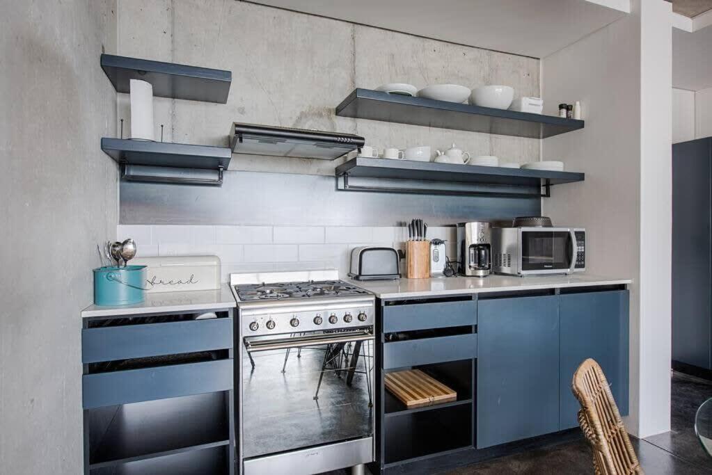 Modern Bo-Kaap Gem with City Mountain Views view 3