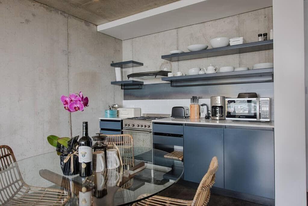 Modern Bo-Kaap Gem with City Mountain Views view 4
