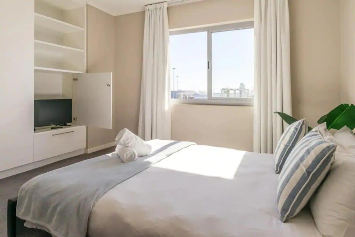 2BR Family Apartment near Waterfront view 4
