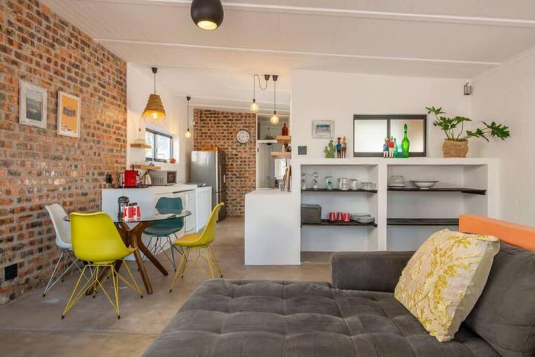 Stylish BoKaap Apartment w Mountain Views view 4