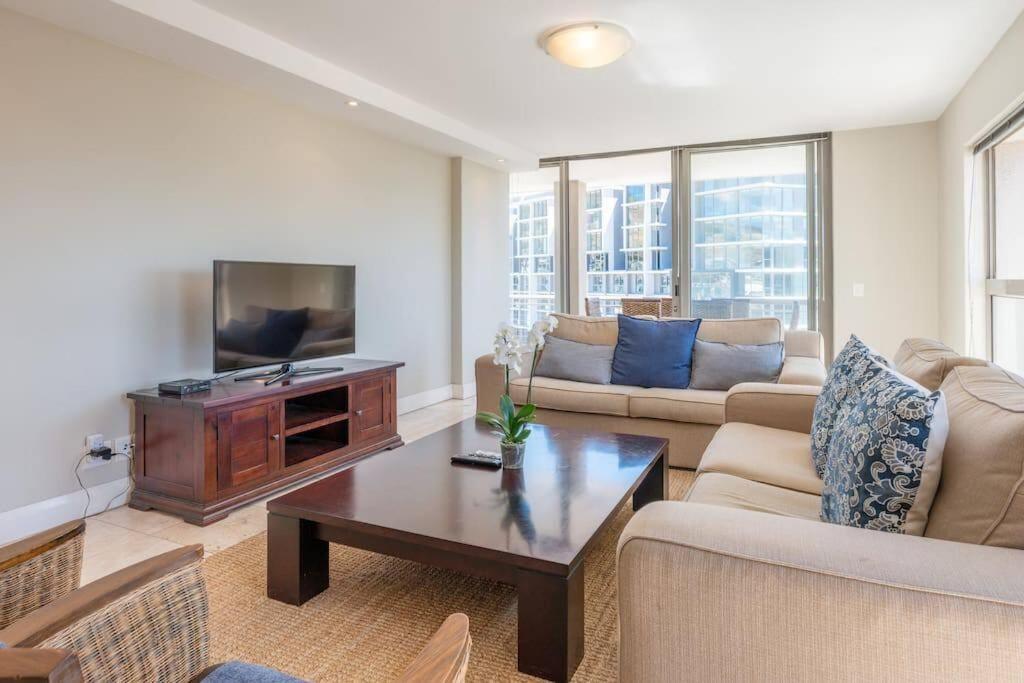 Amazing canal views with secure parking view 5