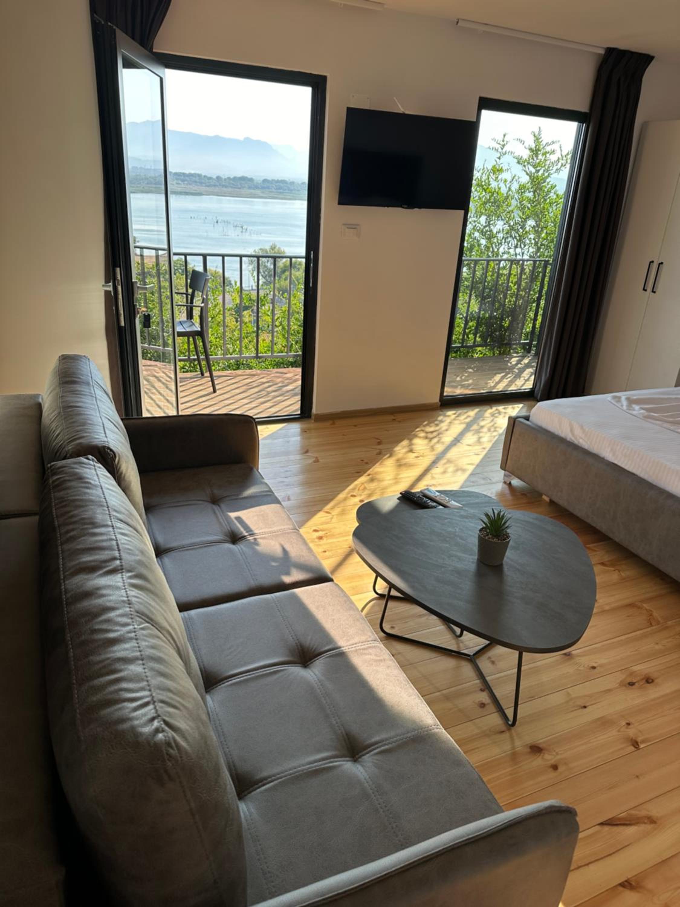 Lake Escape Villa Shirokë