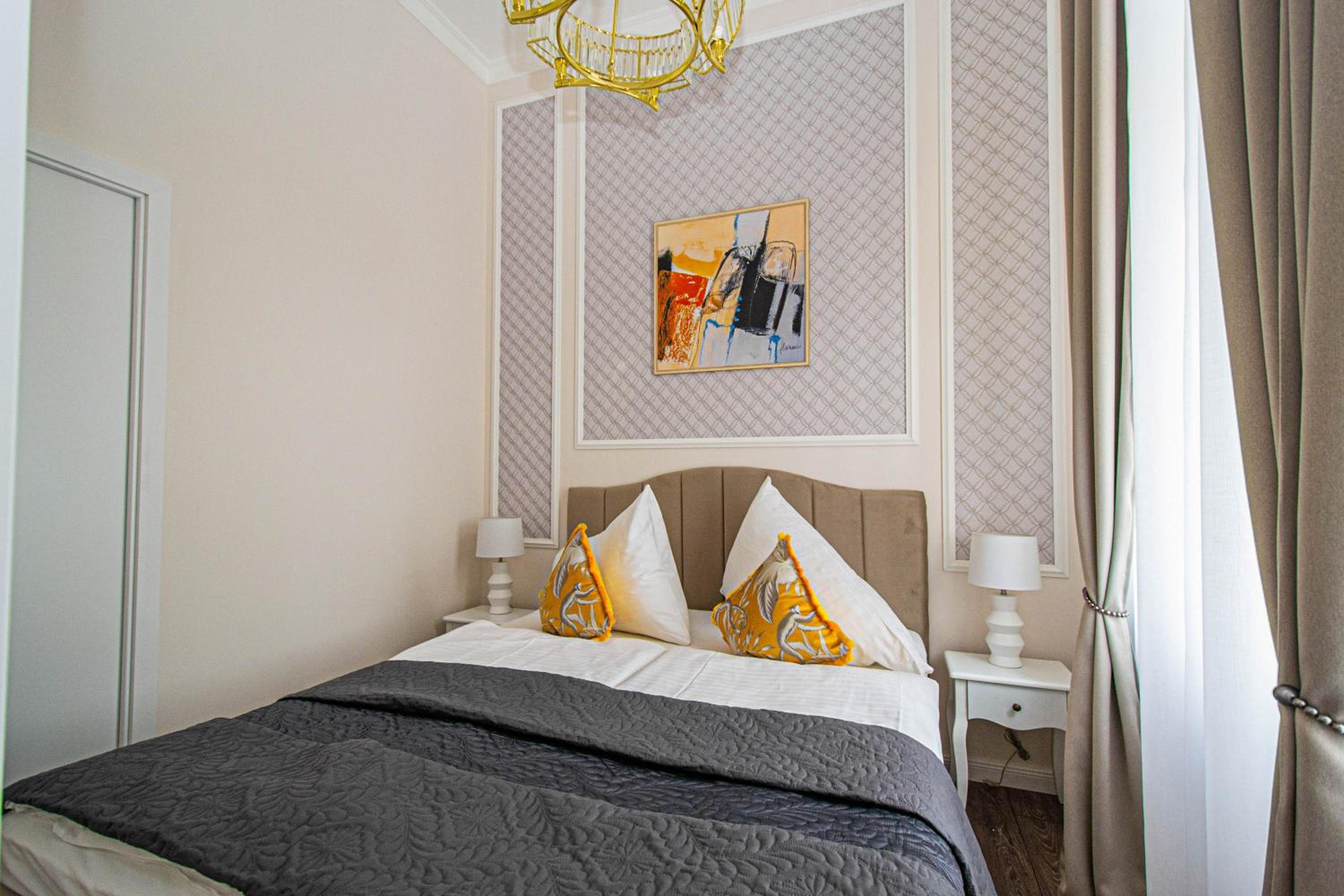 3BDR Elegance Deco Downtown Flat