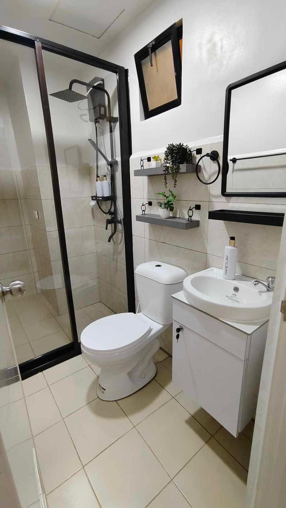 Sky High Suites Royal Ocean Crest Mactan view 3