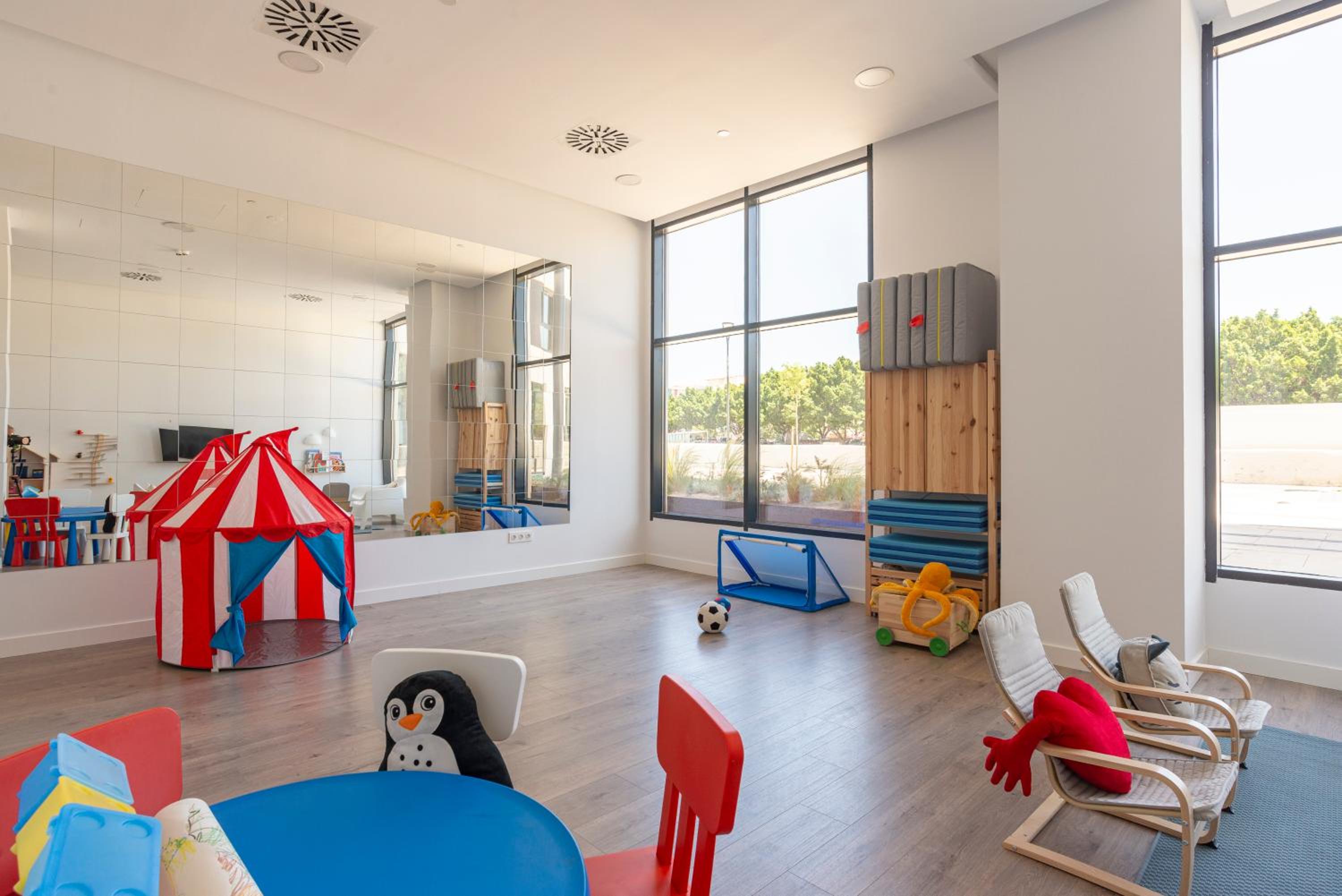 Skyline IV Pool & Coworking by ELE Apartments