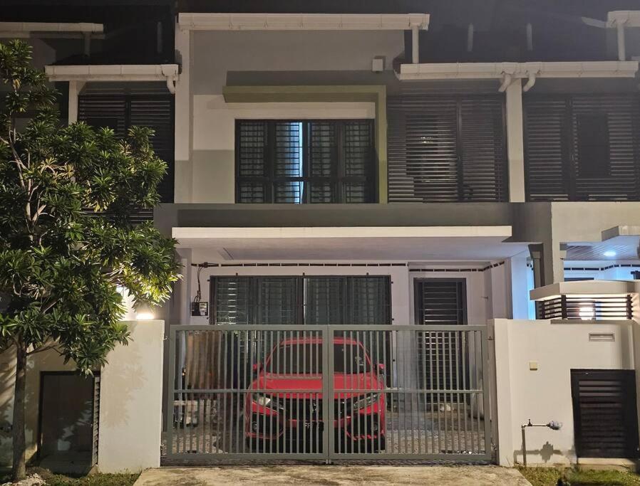 HM Residence III 3km to Setia City Convention photo 3
