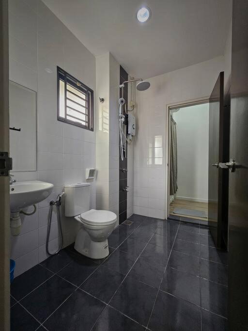 HM Residence III 3km to Setia City Convention photo 6