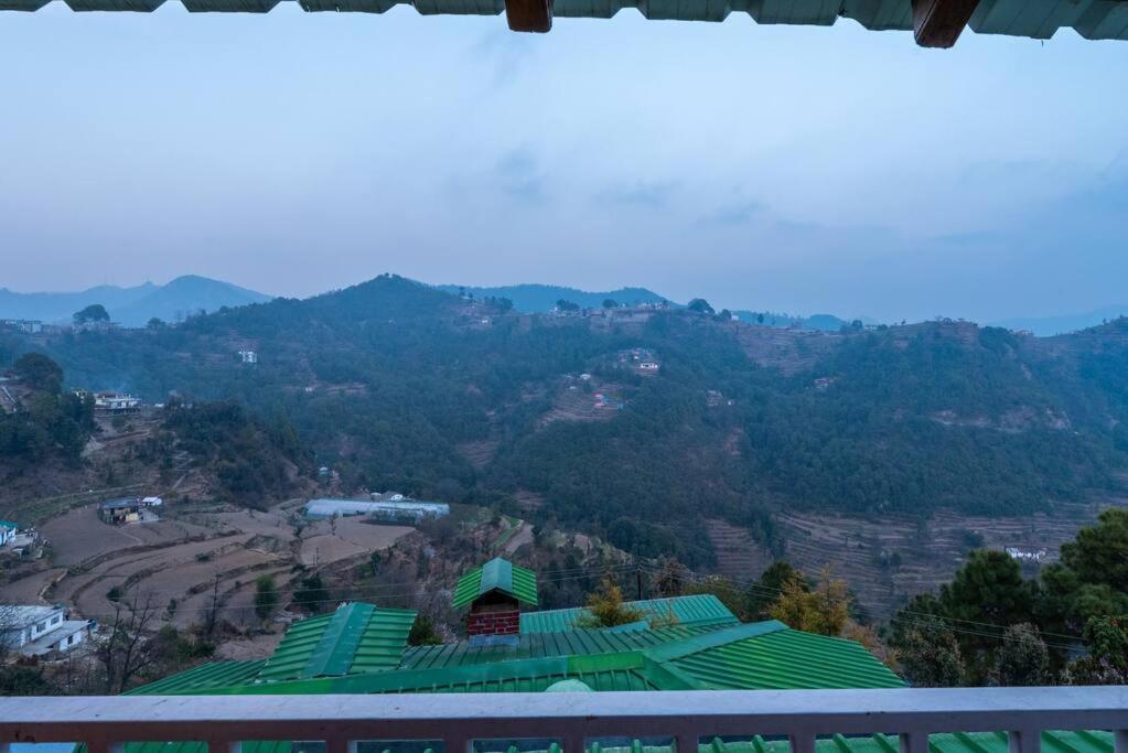 Pet-Friendly mountain view 2 bedroom cottage C1 view 3