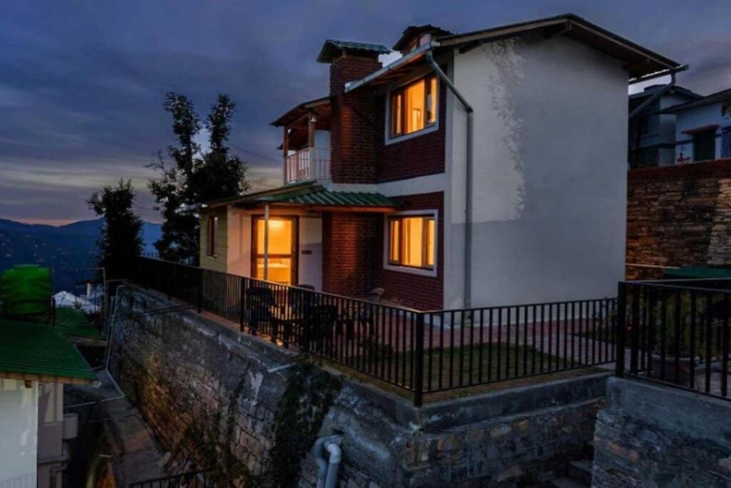 Pet-Friendly mountain view 2 bedroom cottage C1 view 4