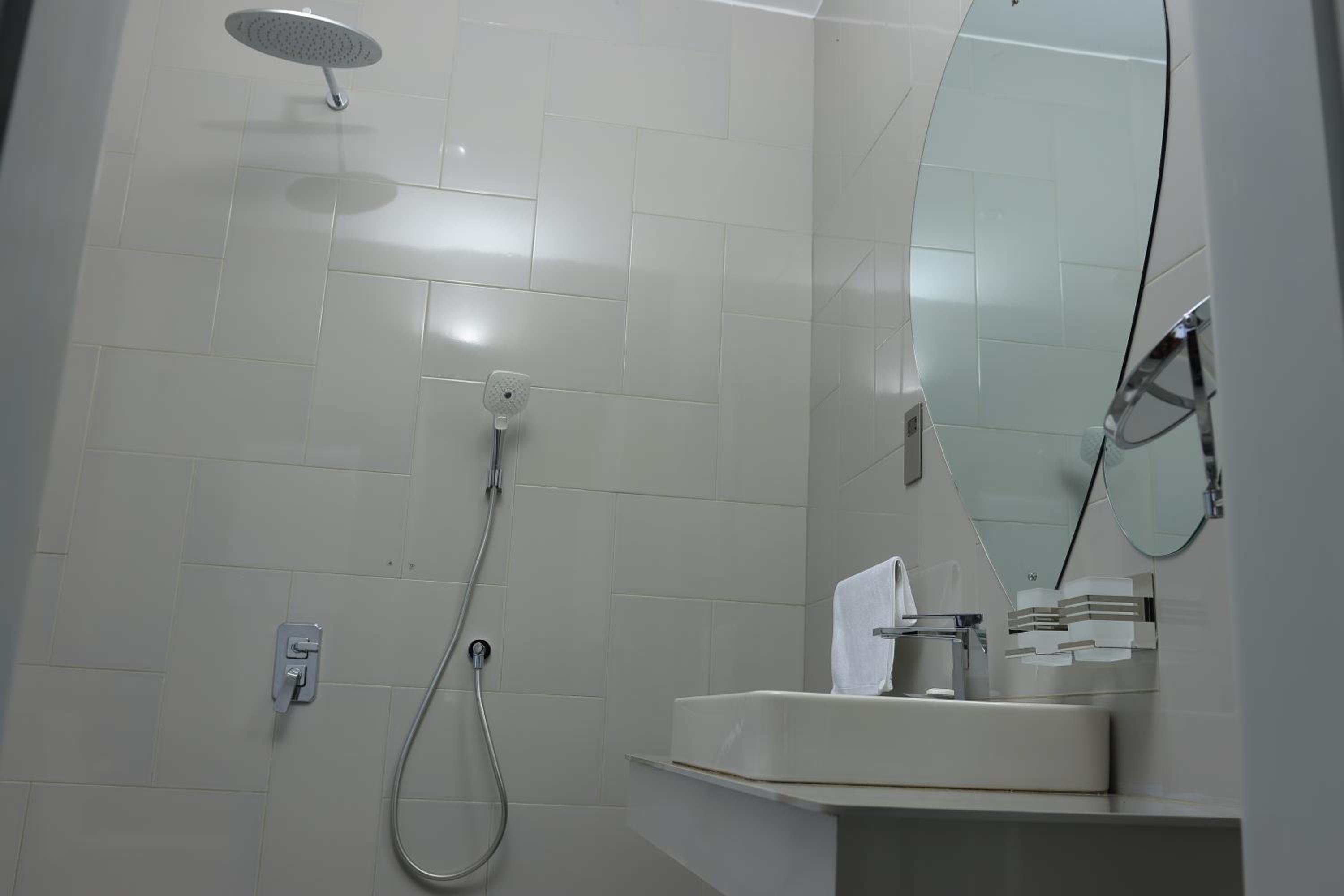 Luxury 5 Bedroom Lake View Villa Entebbe view 5