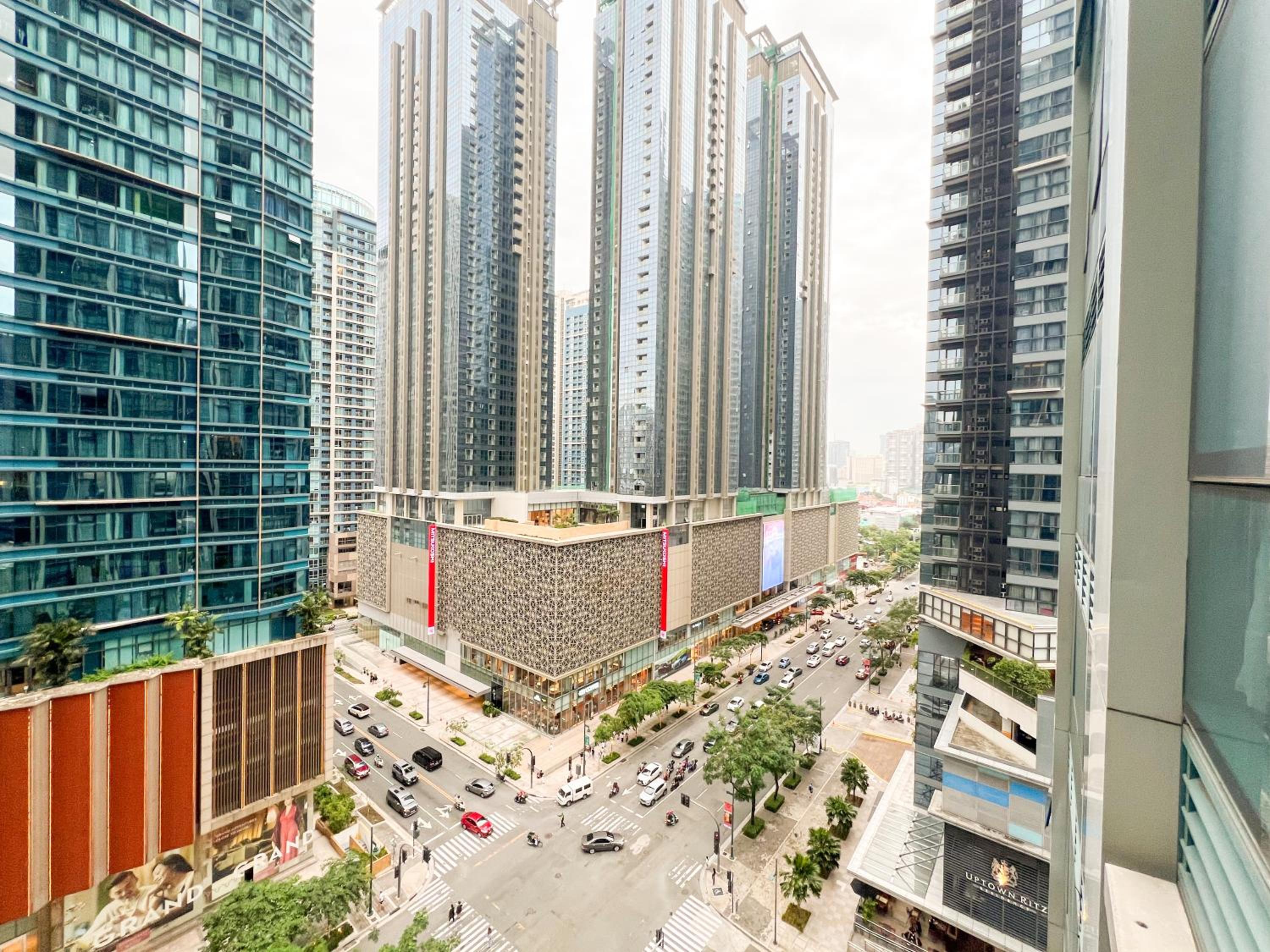 BGC Staycation: 1BR Condo Uptown Area #ournw12d view 2