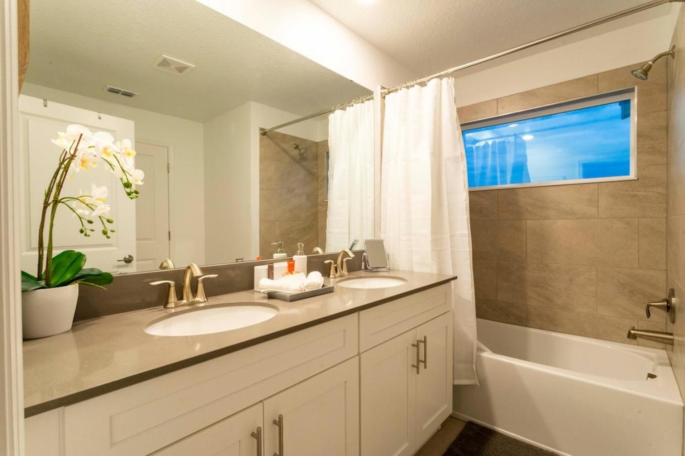 Luxury 4Bed Near Disney, FreeVIP Resort 4335