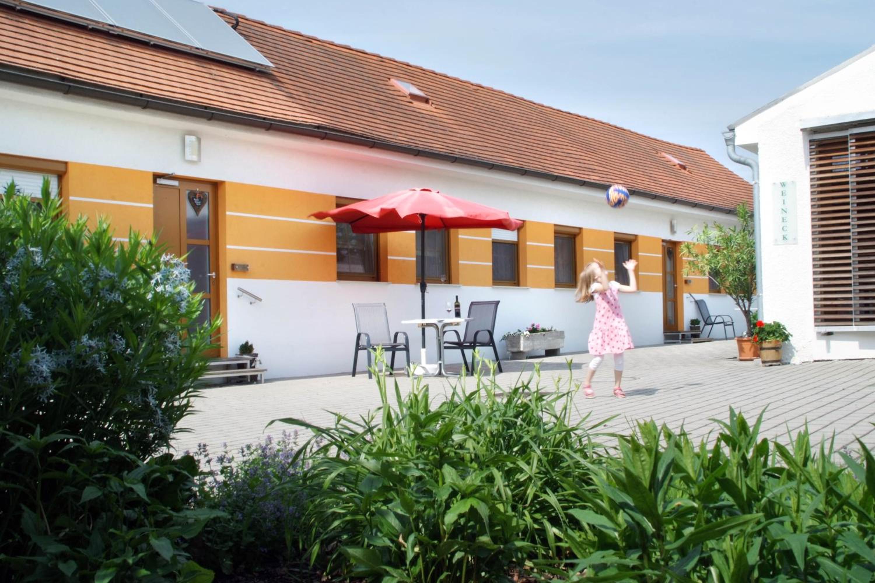 Weingut-Ferienwohnungen Sabine & Sepp Kracher