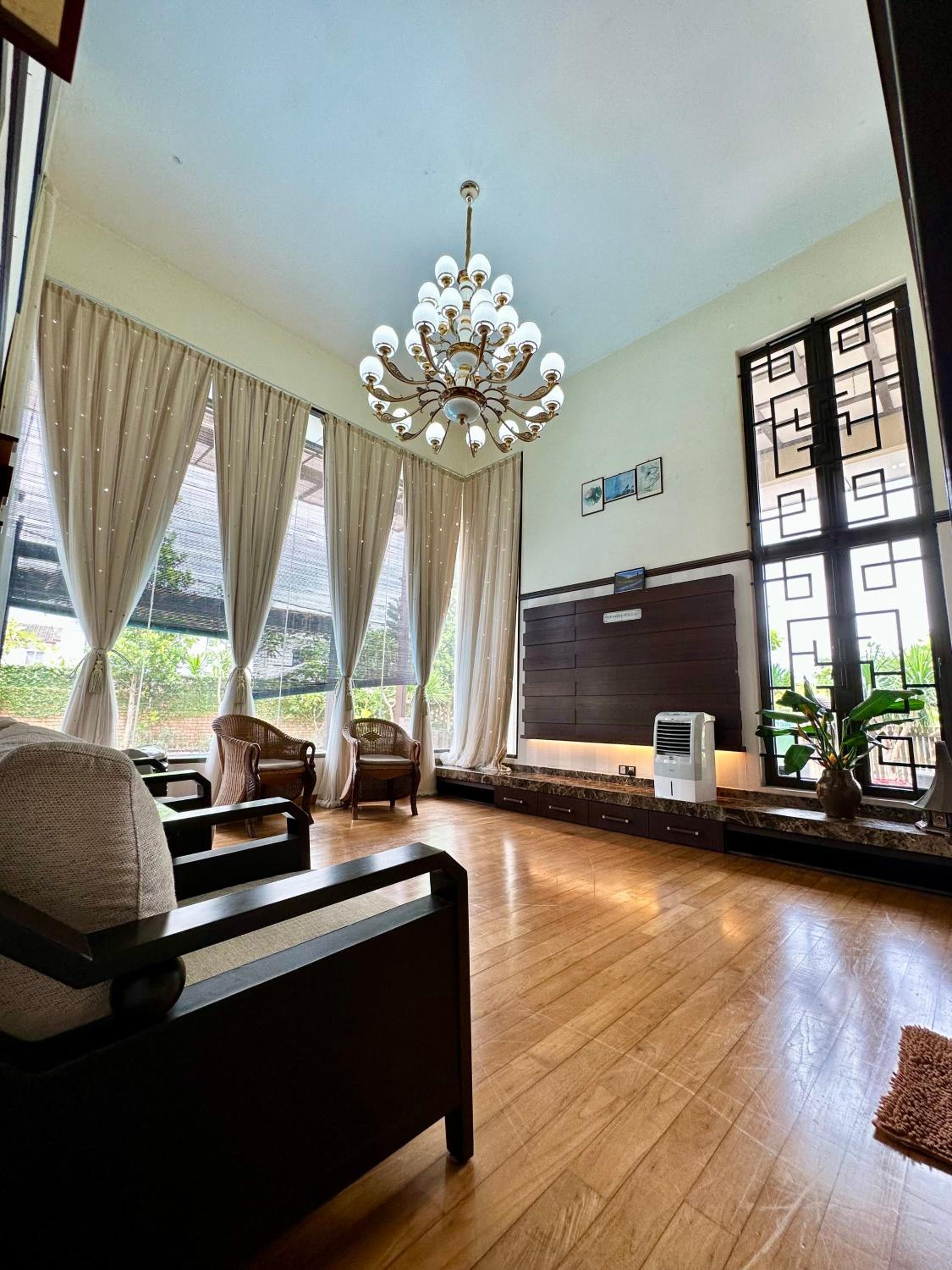 LF Tropical Pool Villa 1 l BBQ l Netflix l KTV l Private Pool l Mt Austin l 6&1R up to 20pax