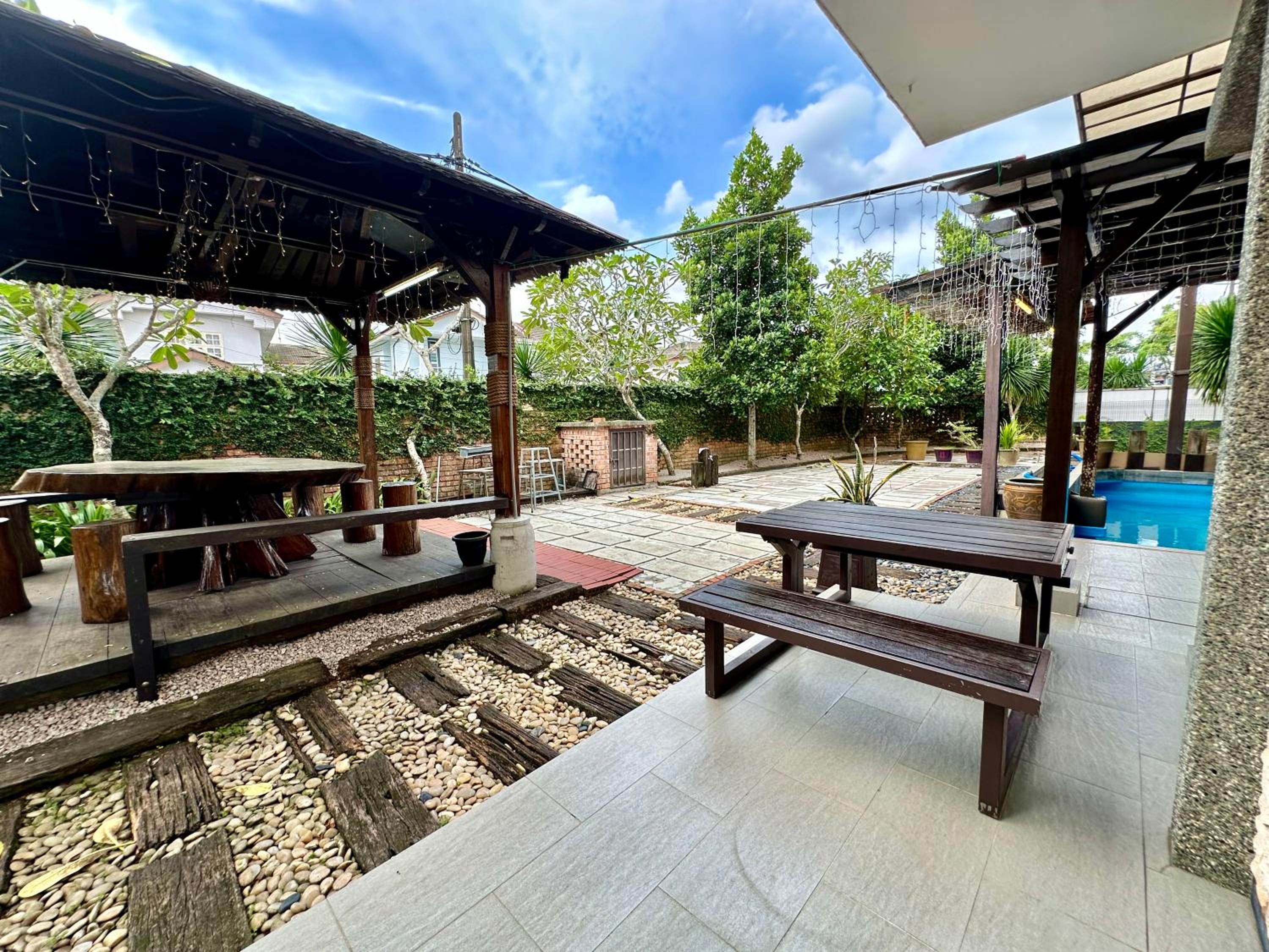 LF Tropical Pool Villa 1 l BBQ l Netflix l KTV l Private Pool l Mt Austin l 6&1R up to 20pax