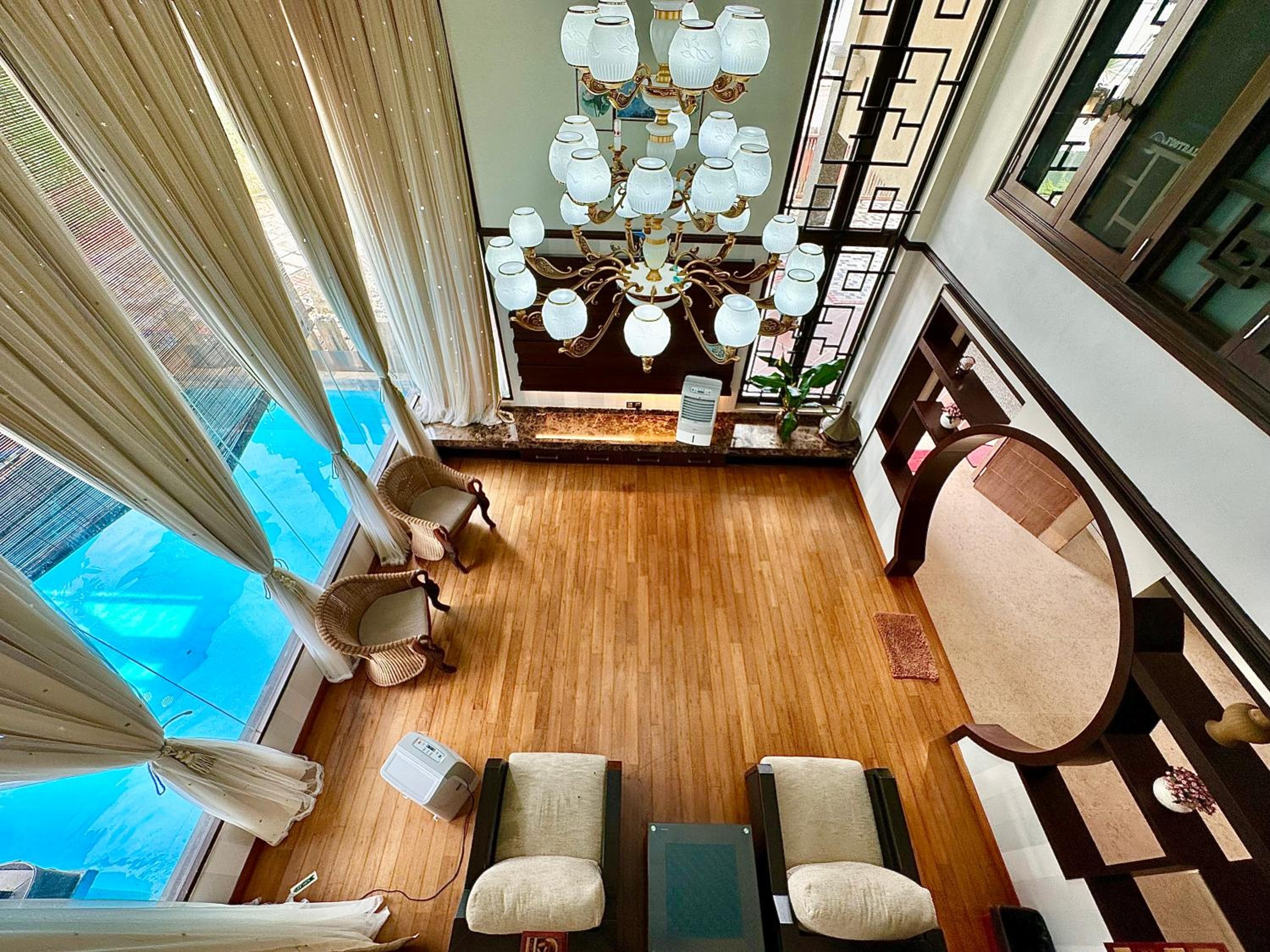 LF Tropical Pool Villa 1 l BBQ l Netflix l KTV l Private Pool l Mt Austin l 6&1R up to 20pax