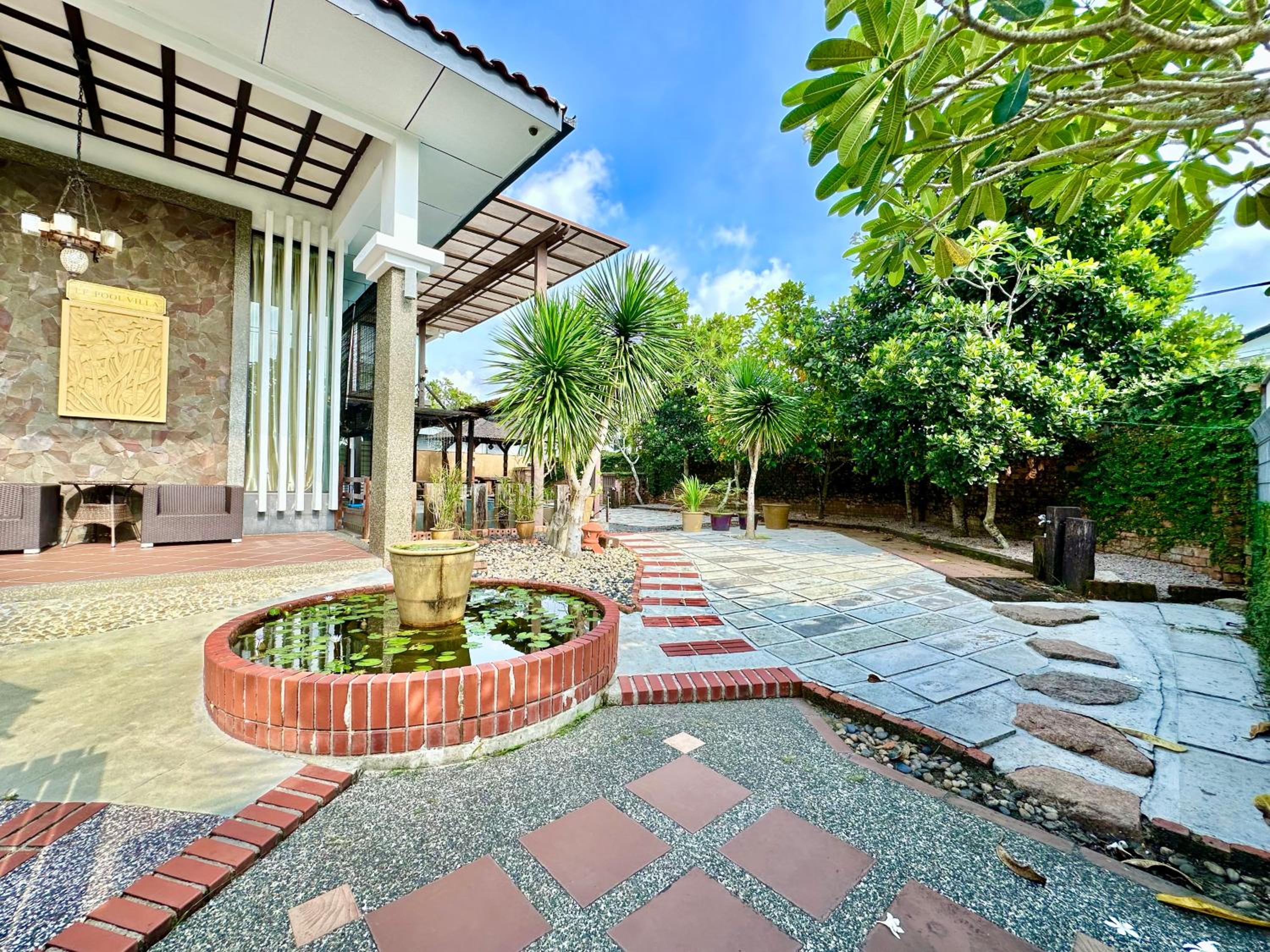 LF Tropical Pool Villa 1 l BBQ l Netflix l KTV l Private Pool l Mt Austin l 6&1R up to 20pax