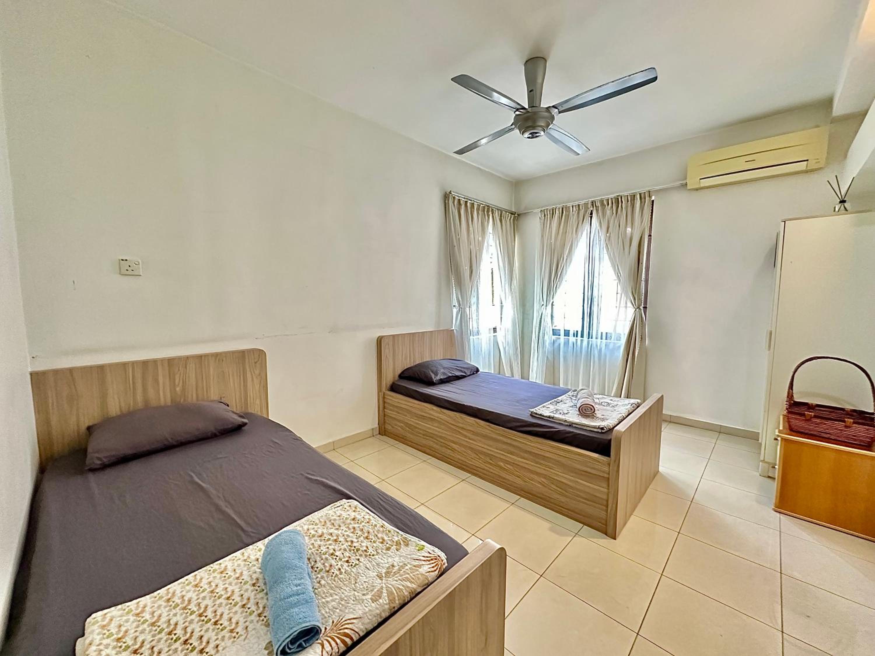 LF Tropical Pool Villa 1 l BBQ l Netflix l KTV l Private Pool l Mt Austin l 6&1R up to 20pax