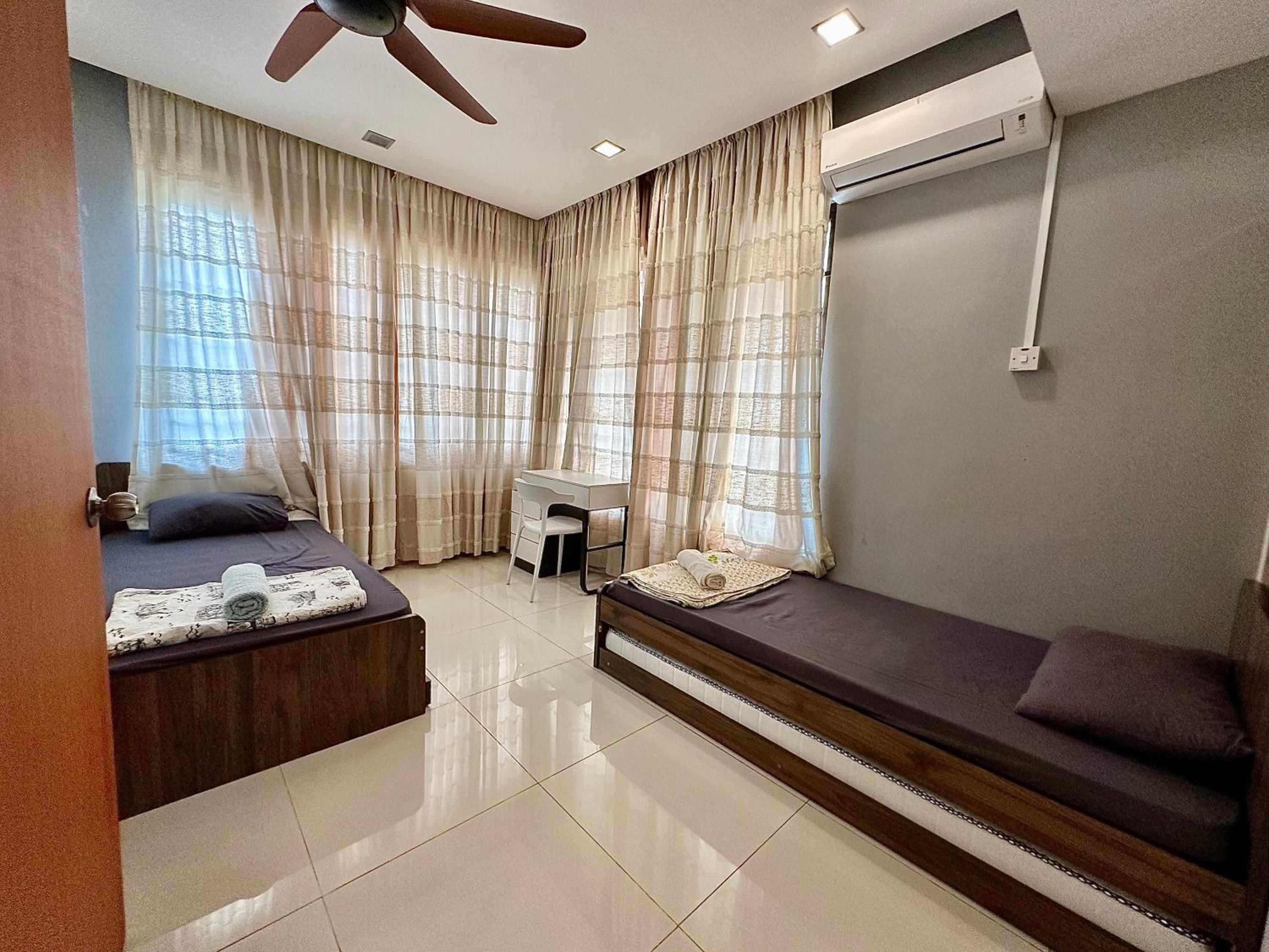LF Tropical Pool Villa 1 l BBQ l Netflix l KTV l Private Pool l Mt Austin l 6&1R up to 20pax