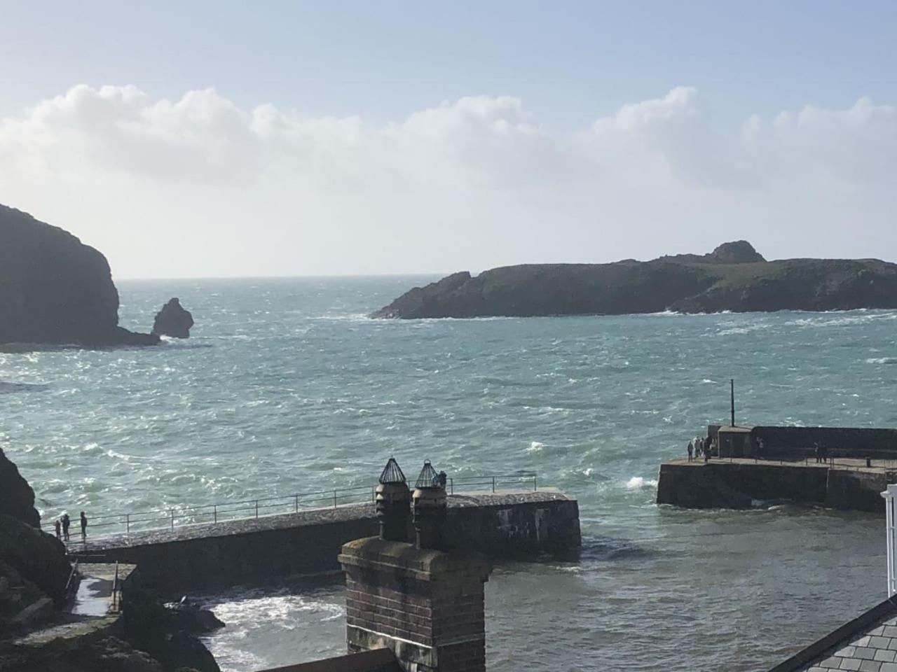 Tol-Dhu. One in a Mullion view 2