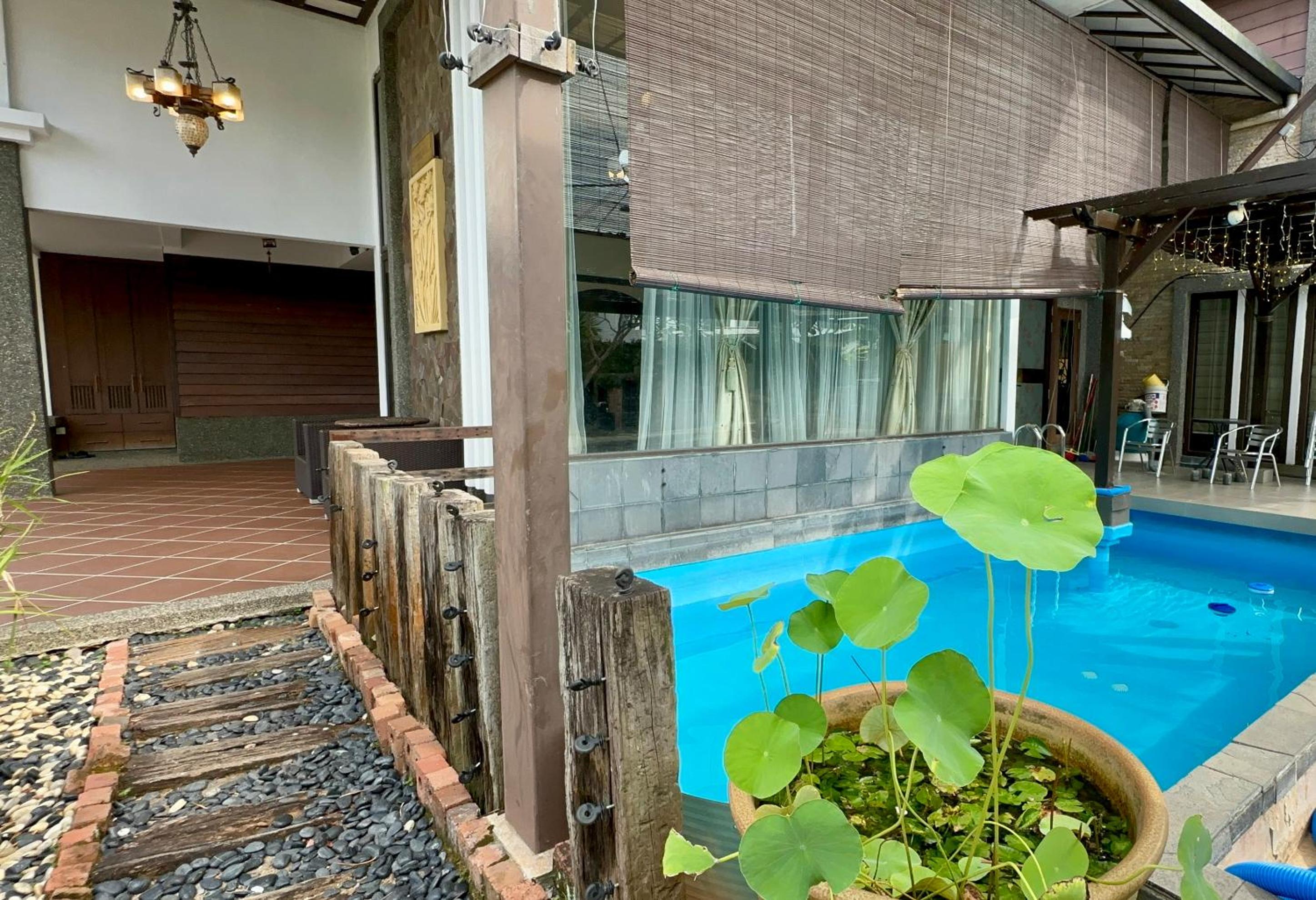 LF Tropical Pool Villa 1 l BBQ l Netflix l KTV l Private Pool l Mt Austin l 6&1R up to 20pax