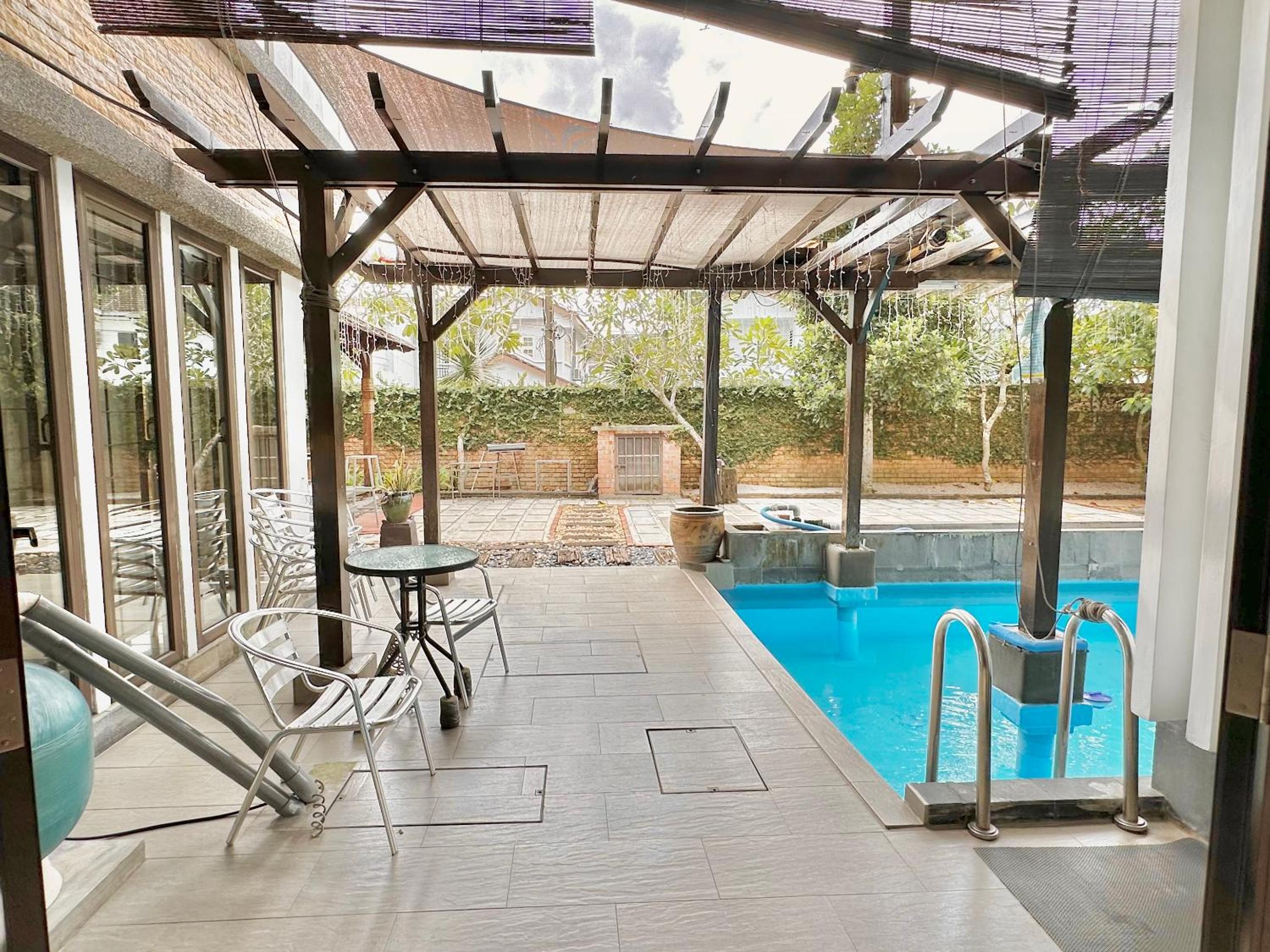 LF Tropical Pool Villa 1 l BBQ l Netflix l KTV l Private Pool l Mt Austin l 6&1R up to 20pax