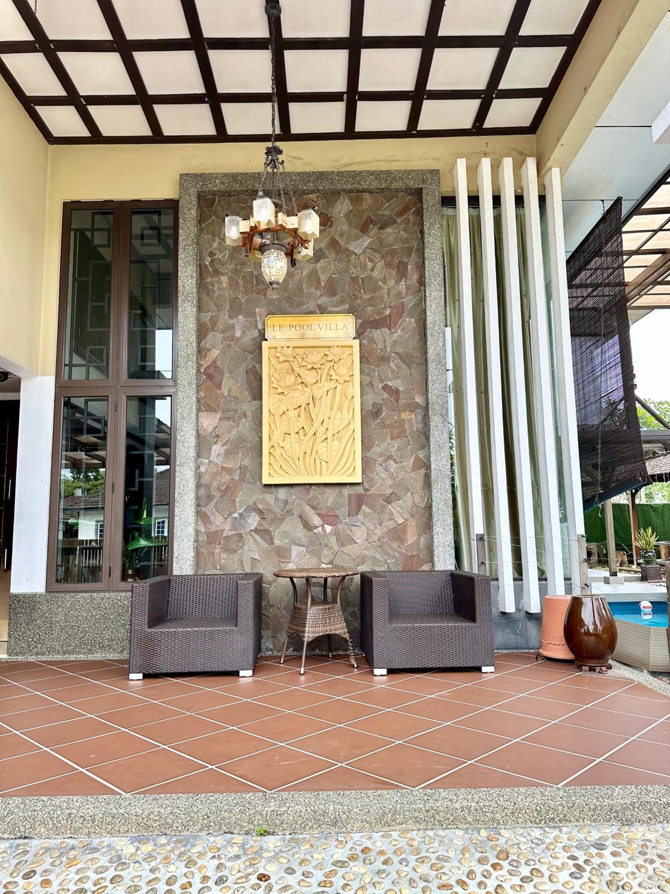 LF Tropical Pool Villa 1 l BBQ l Netflix l KTV l Private Pool l Mt Austin l 6&1R up to 20pax