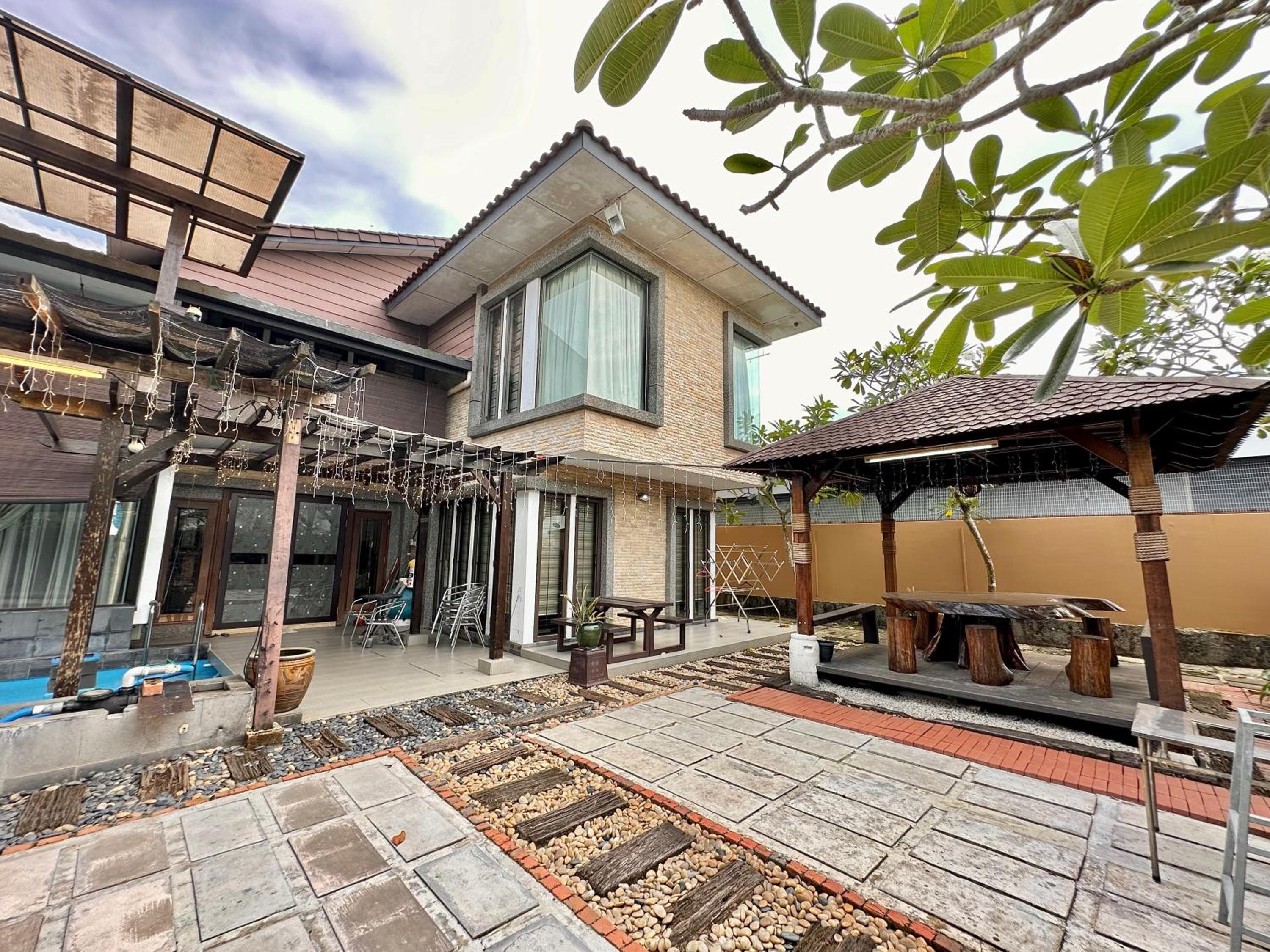 LF Tropical Pool Villa 1 l BBQ l Netflix l KTV l Private Pool l Mt Austin l 6&1R up to 20pax