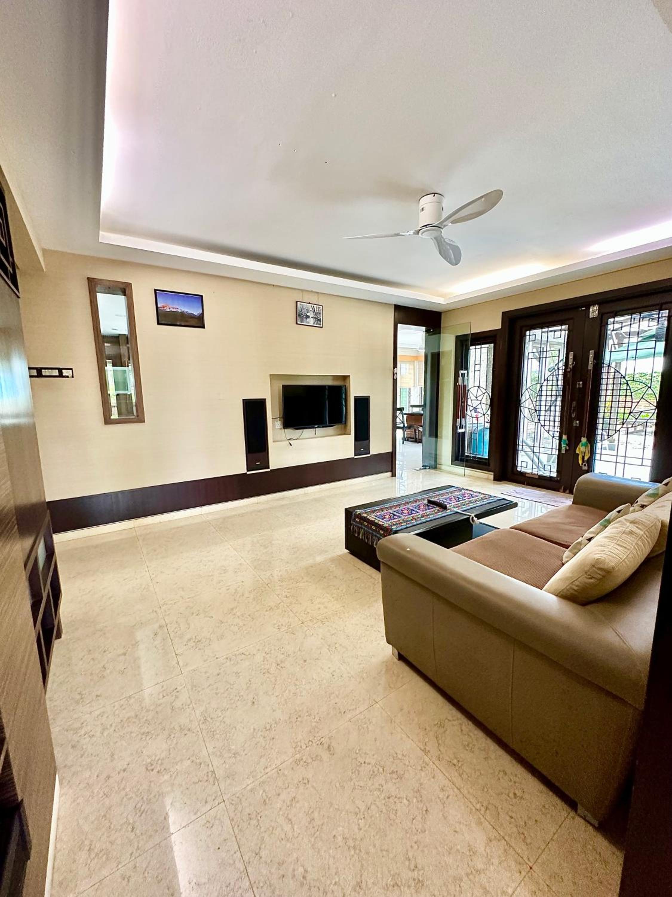 LF Tropical Pool Villa 1 l BBQ l Netflix l KTV l Private Pool l Mt Austin l 6&1R up to 20pax