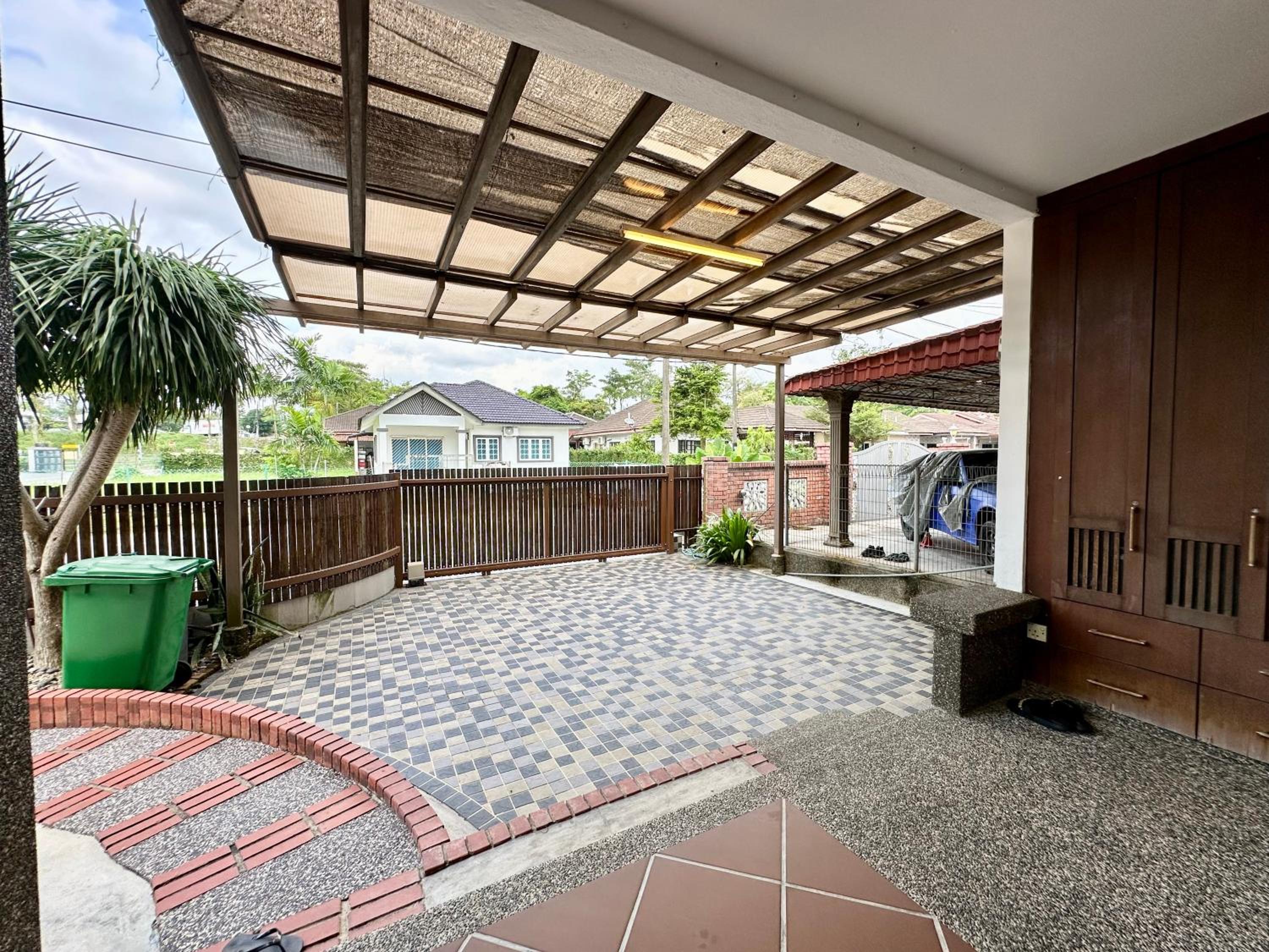 LF Tropical Pool Villa 1 l BBQ l Netflix l KTV l Private Pool l Mt Austin l 6&1R up to 20pax