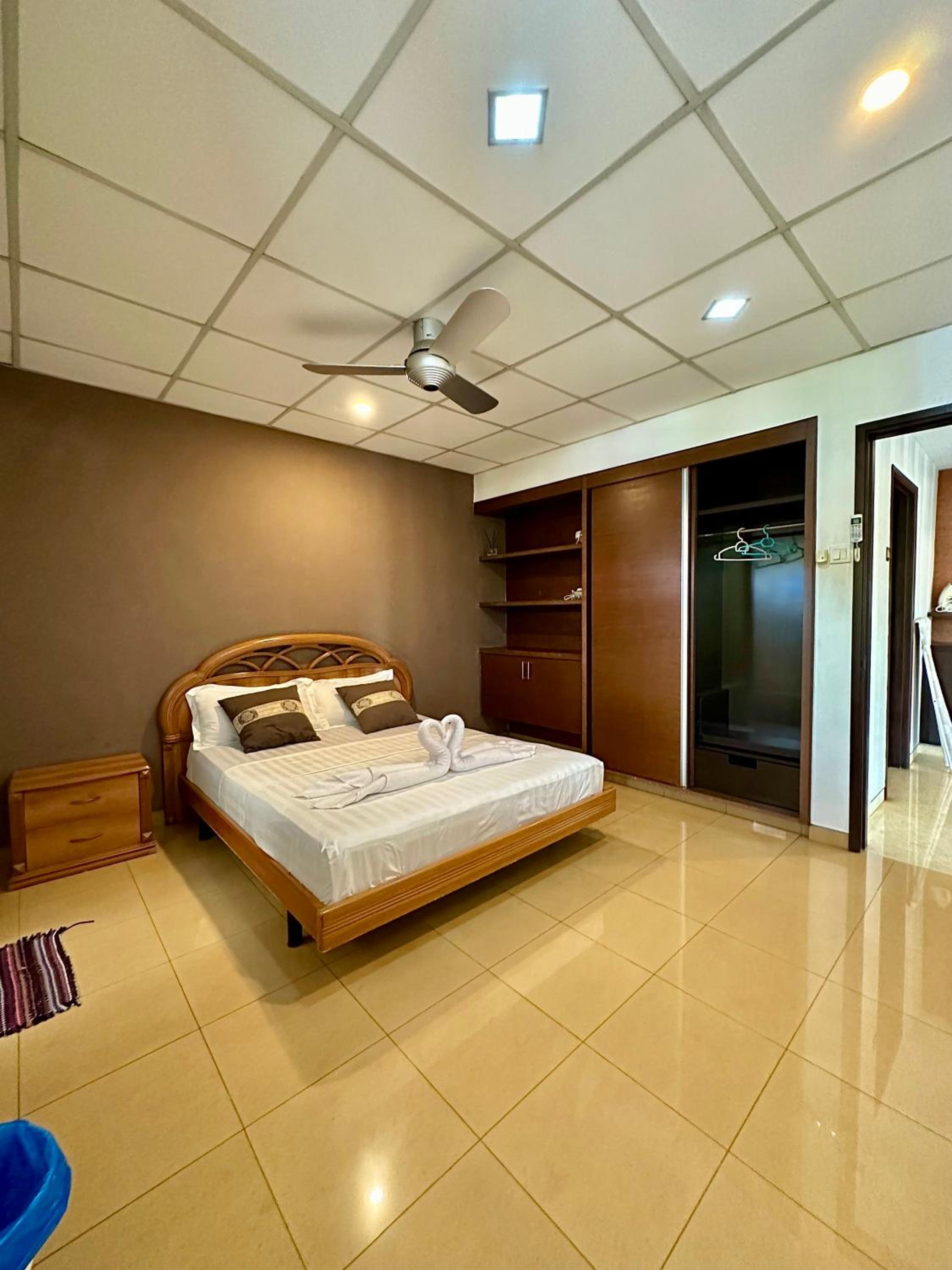 LF Tropical Pool Villa 1 l BBQ l Netflix l KTV l Private Pool l Mt Austin l 6&1R up to 20pax