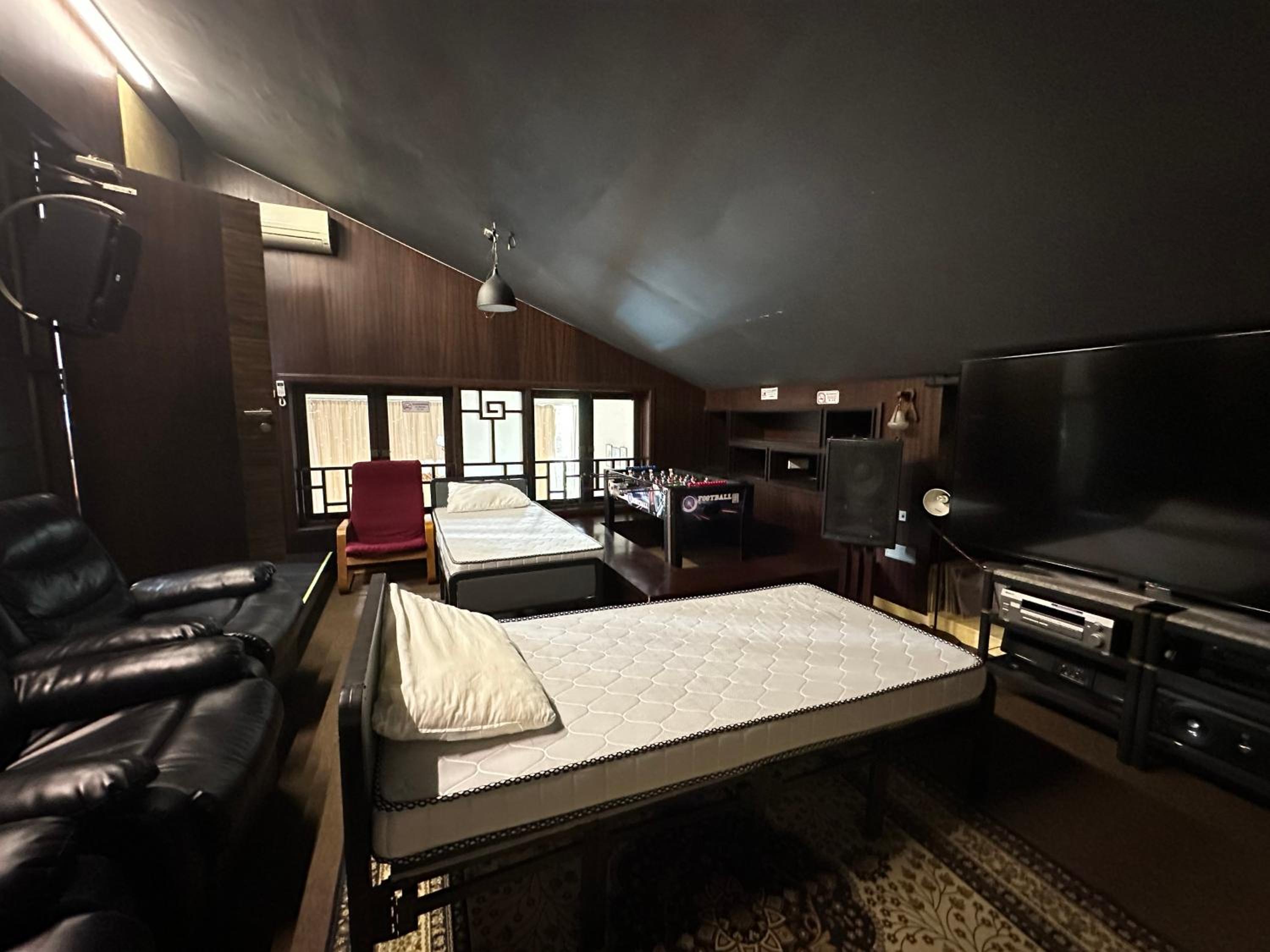 LF Tropical Pool Villa 1 l BBQ l Netflix l KTV l Private Pool l Mt Austin l 6&1R up to 20pax