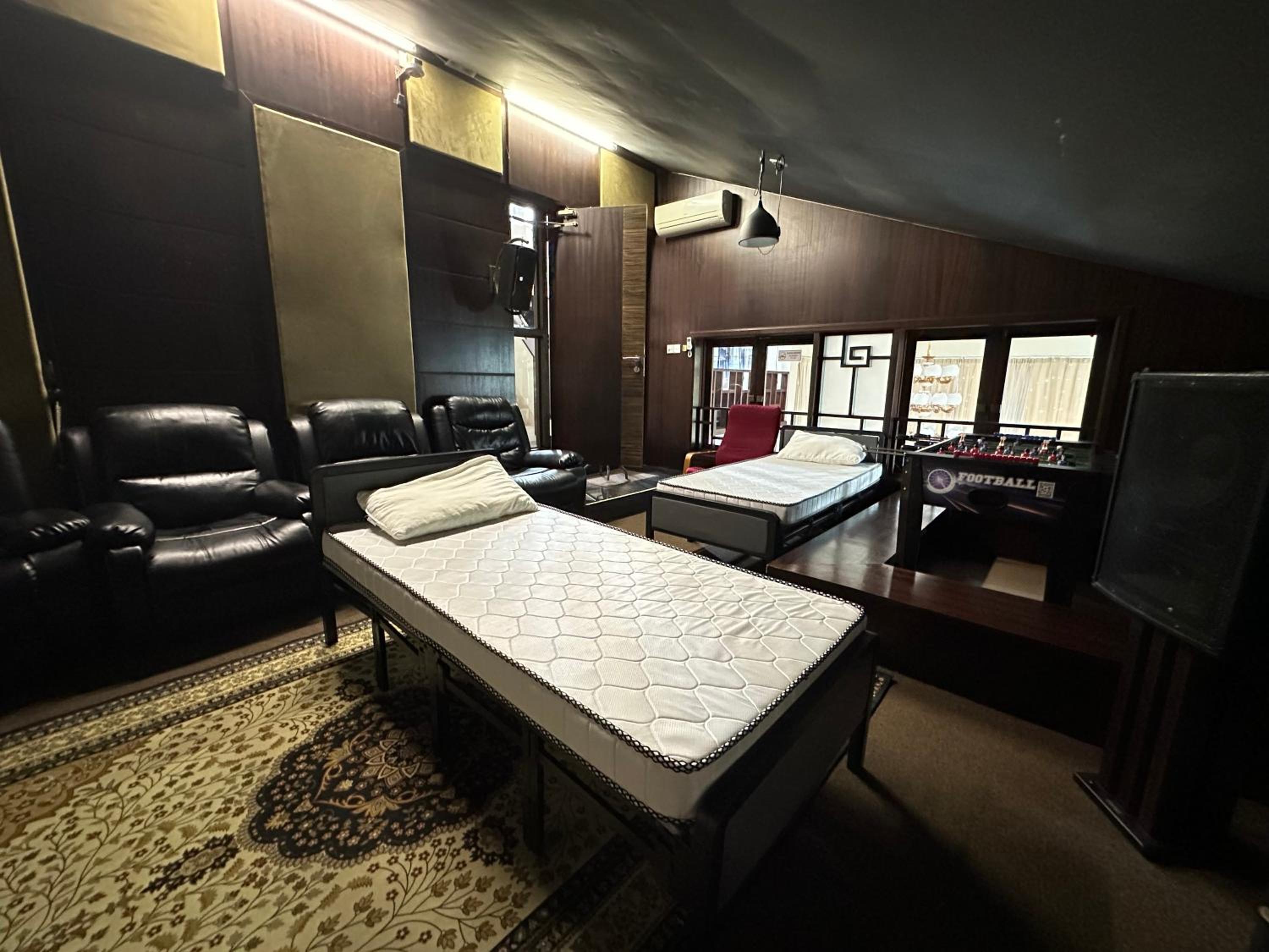 LF Tropical Pool Villa 1 l BBQ l Netflix l KTV l Private Pool l Mt Austin l 6&1R up to 20pax