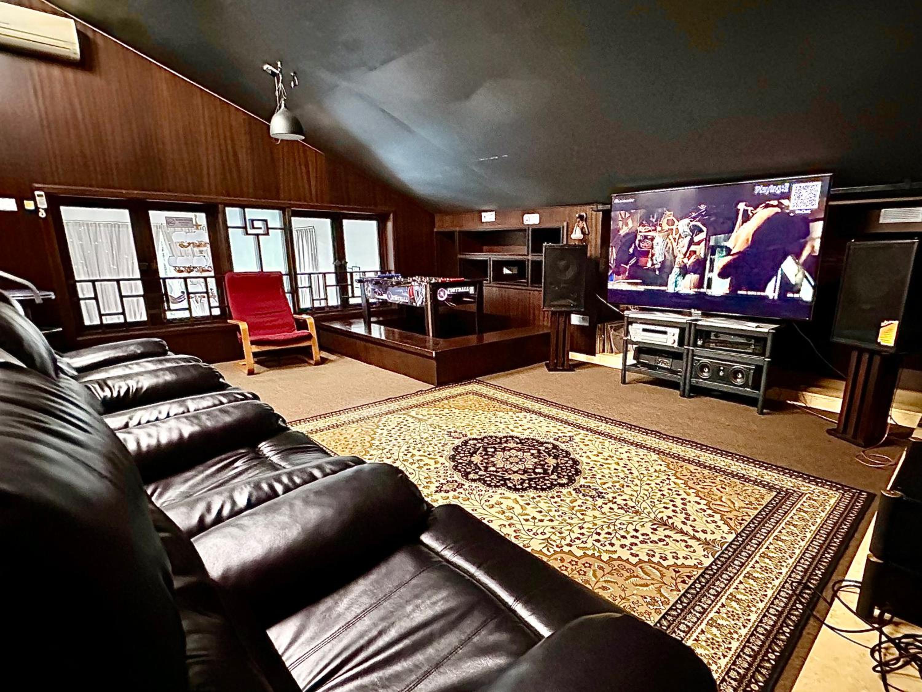 LF Tropical Pool Villa 1 l BBQ l Netflix l KTV l Private Pool l Mt Austin l 6&1R up to 20pax
