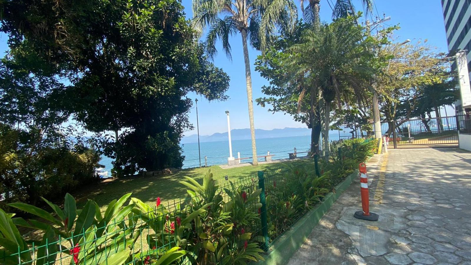 Apto 2 quartos - VISTA MAR - PÉ NA AREIA- PETFRIENDLY PREMIUM na prainha