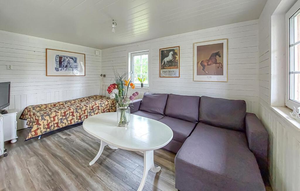 STUGA COTTAGE ÄNGELHOLM lantlig, on horsefarm view 5