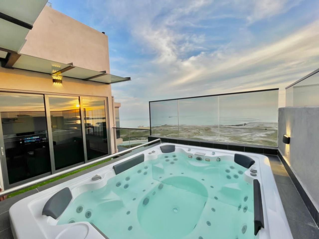 Imperio Residence 2 Bedrooms Private Jacuzzi Villa by MJ Holiday