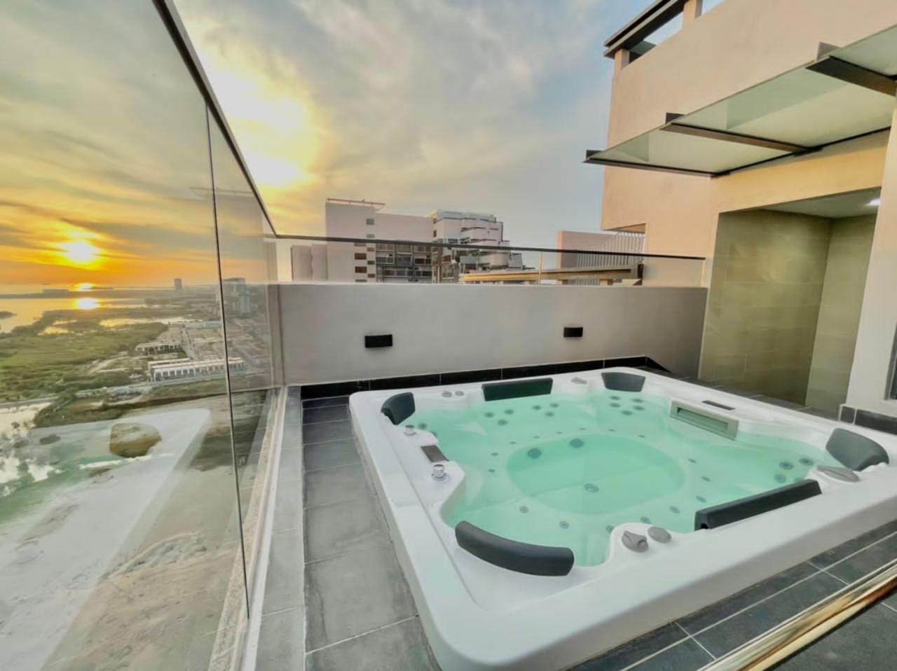 Imperio Residence 2 Bedrooms Private Jacuzzi Villa by MJ Holiday