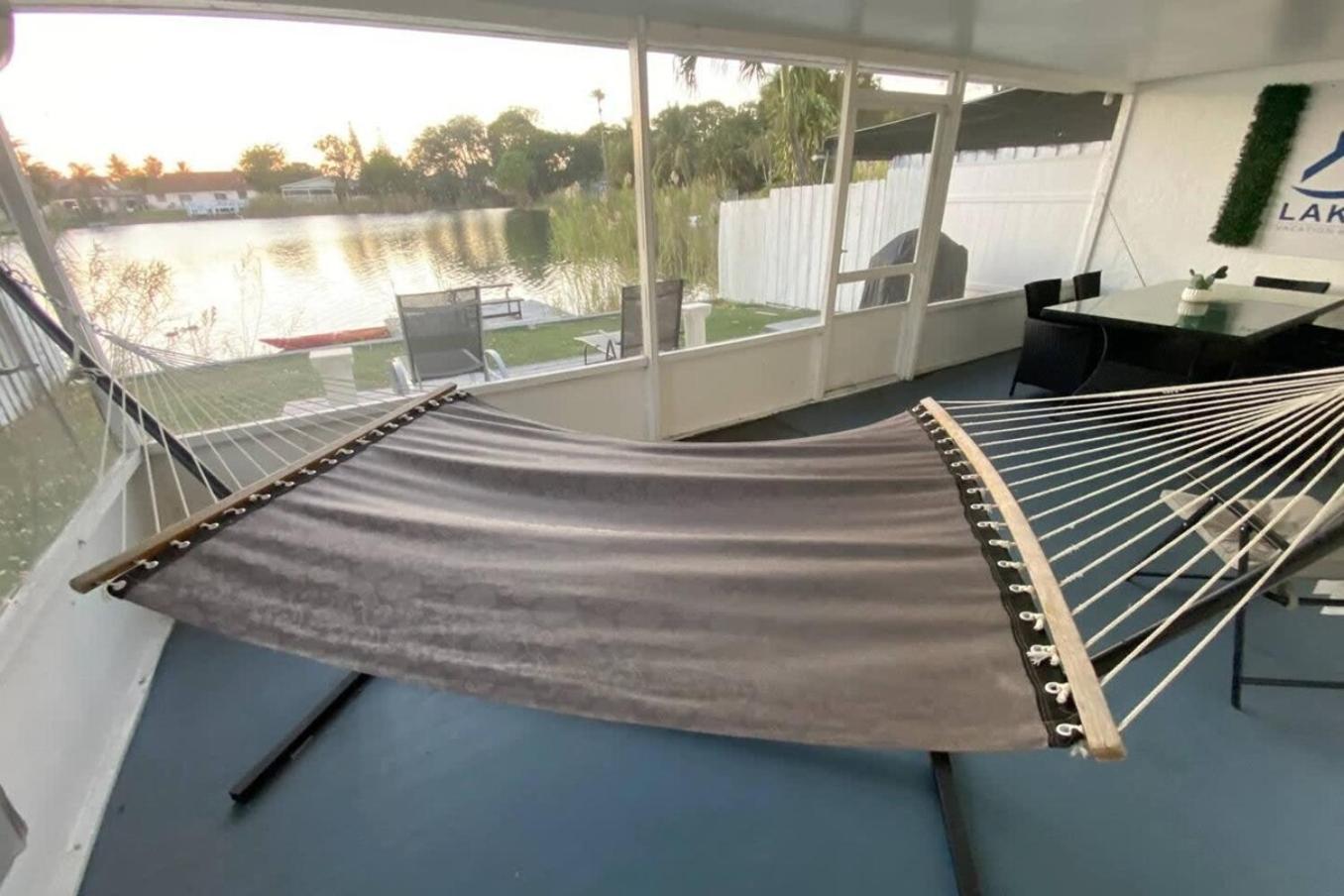 Lakeside Retreat 3br, 2bth Near Hard Rock Casino