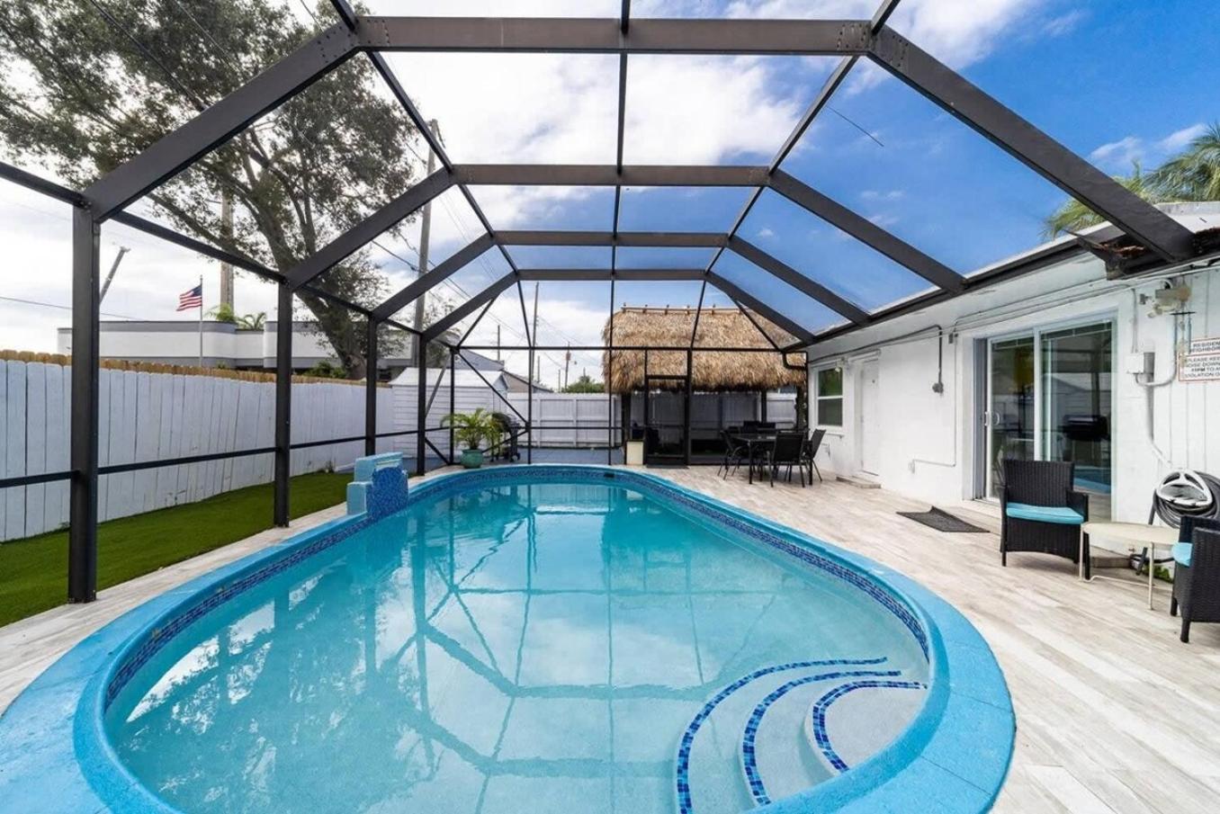 Private Heated Pool Villa in FTL Near Beach