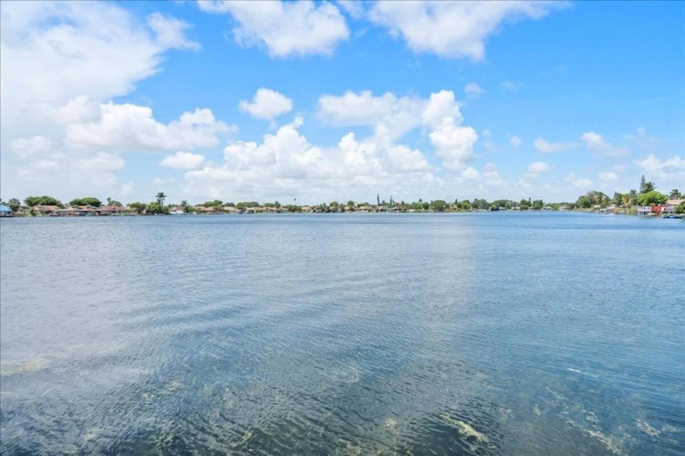 Lakefront 3 Bdrm F Lauderdale Vacation & Casino view 2