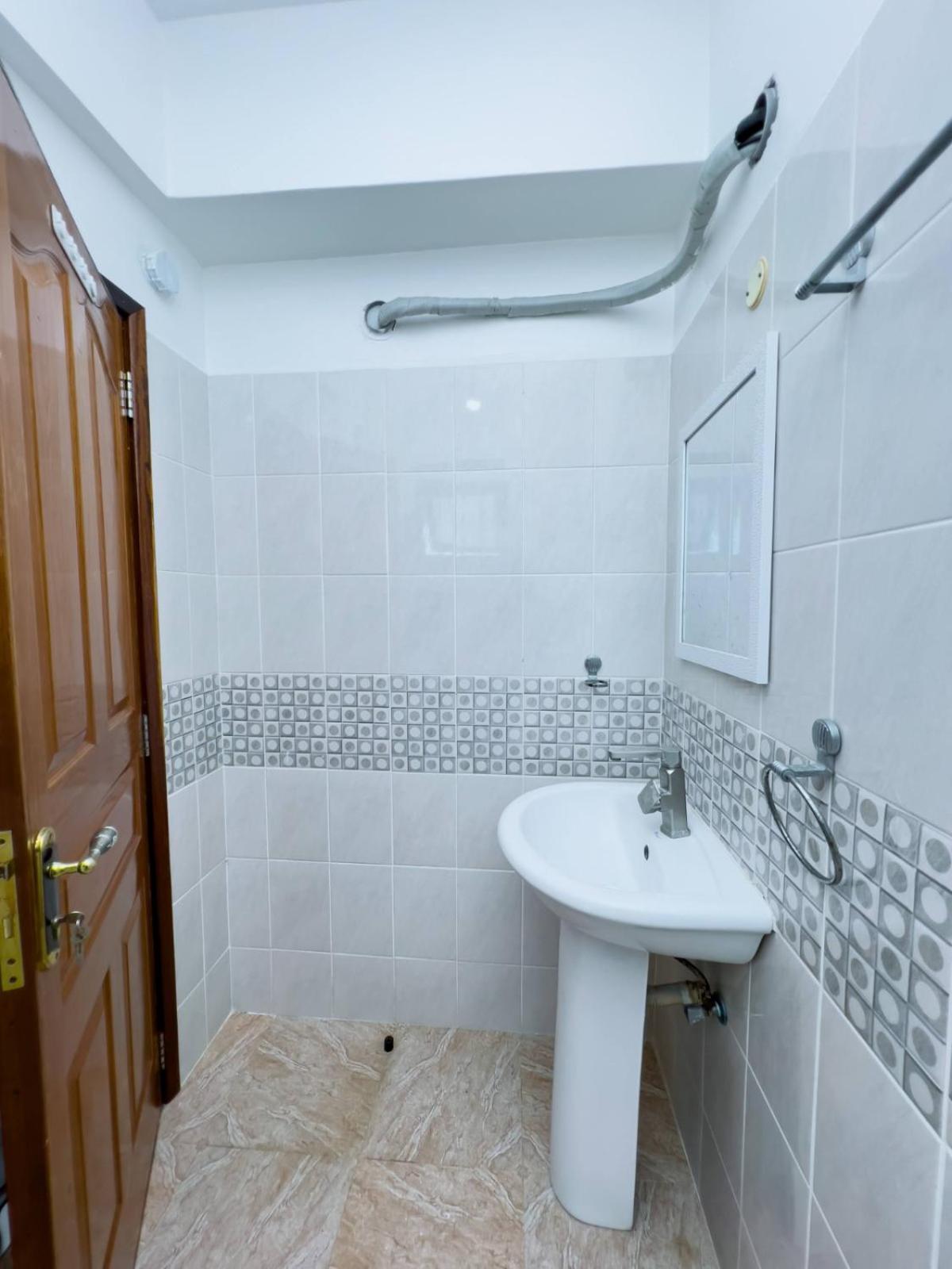 MOA NYALI 3BEDROOM FULLY FURNISHED WITH POOl view 4