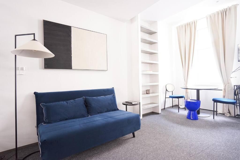 Next to Danube Canal, 5 min to city center with Metro