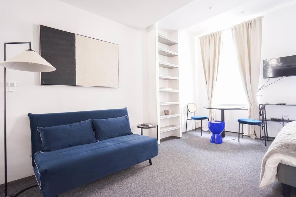 Next to Danube Canal, 5 min to city center with Metro
