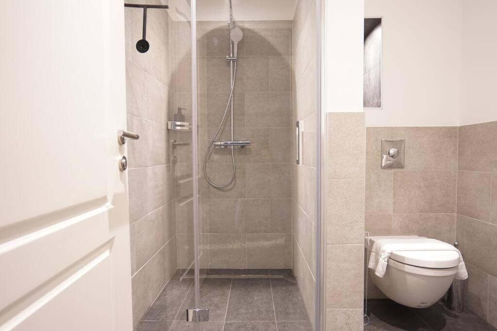 Next to Danube Canal, 5 min to city center with Metro