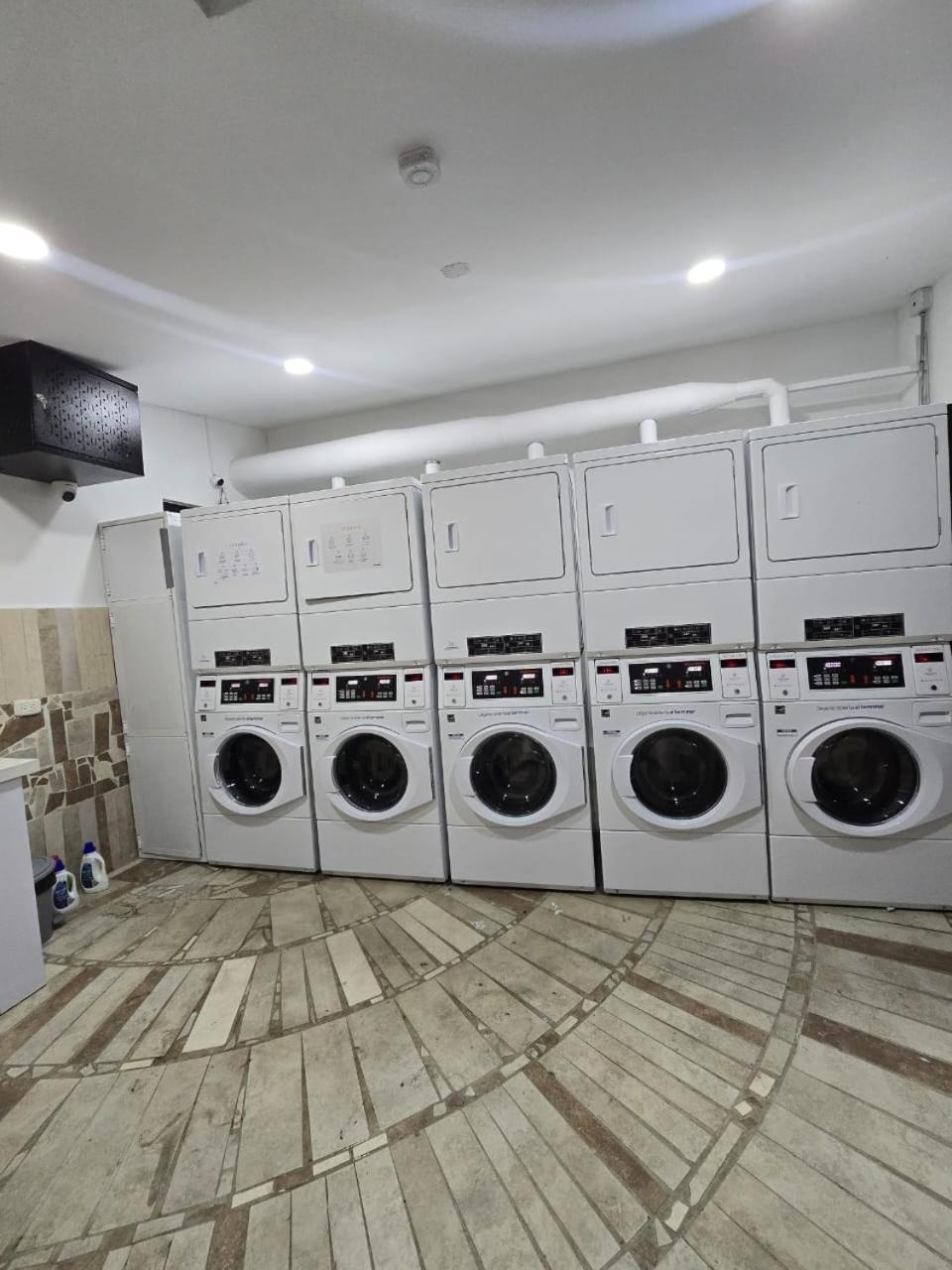 Apartamento Privado Vacacional a 5m del Aeropuerto, 20 minutos del Parque del Cafe y Centro de Armenia con 4 Piscinas, 3 Jacuzzi, Sauna By Molca Xperiences